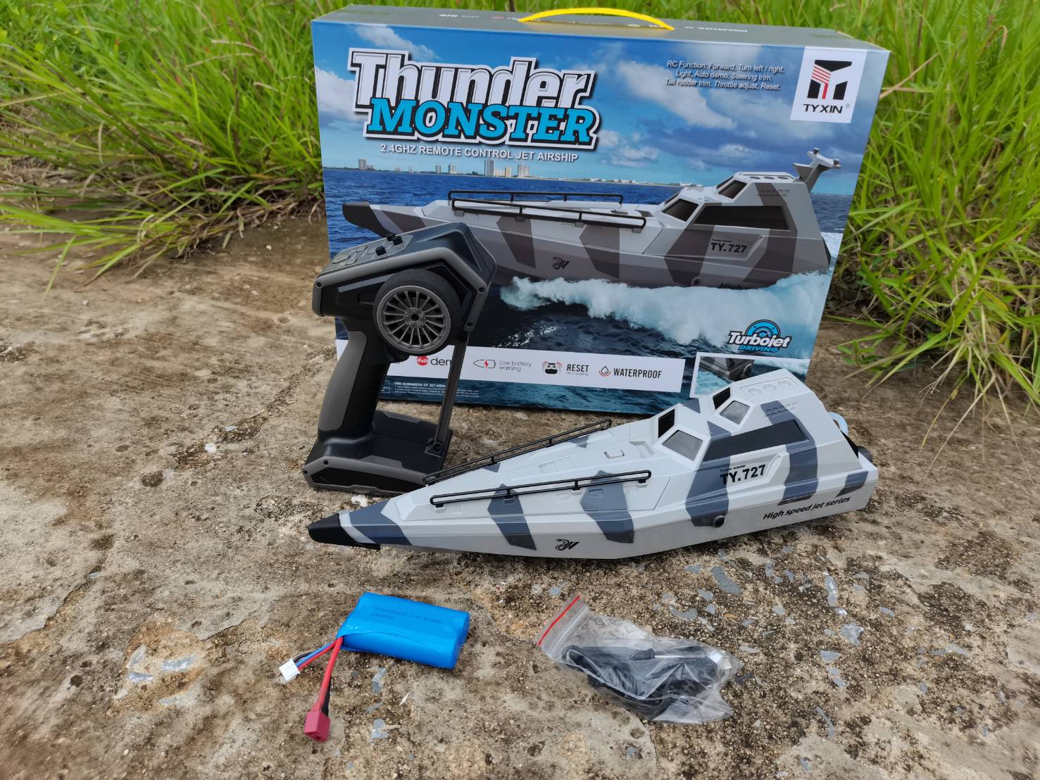 มาใหม่เรือบังคับ TY-727 JET BOAT 2.4GHZ ความเร็ว 35KM/H มีระบบระบายความร้อนด้วยน้ำ ระบบคอลโทรแบบ SERVO ขันเคลื่อนด้วยปั๊มน้ำแรงดันสูง