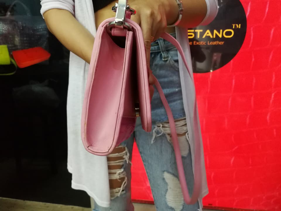 กระเป๋าสะพายหนังจระเข้แท้ แบบคลัทซ์ สีชมพู รหัส CRW1217W-09-PI1