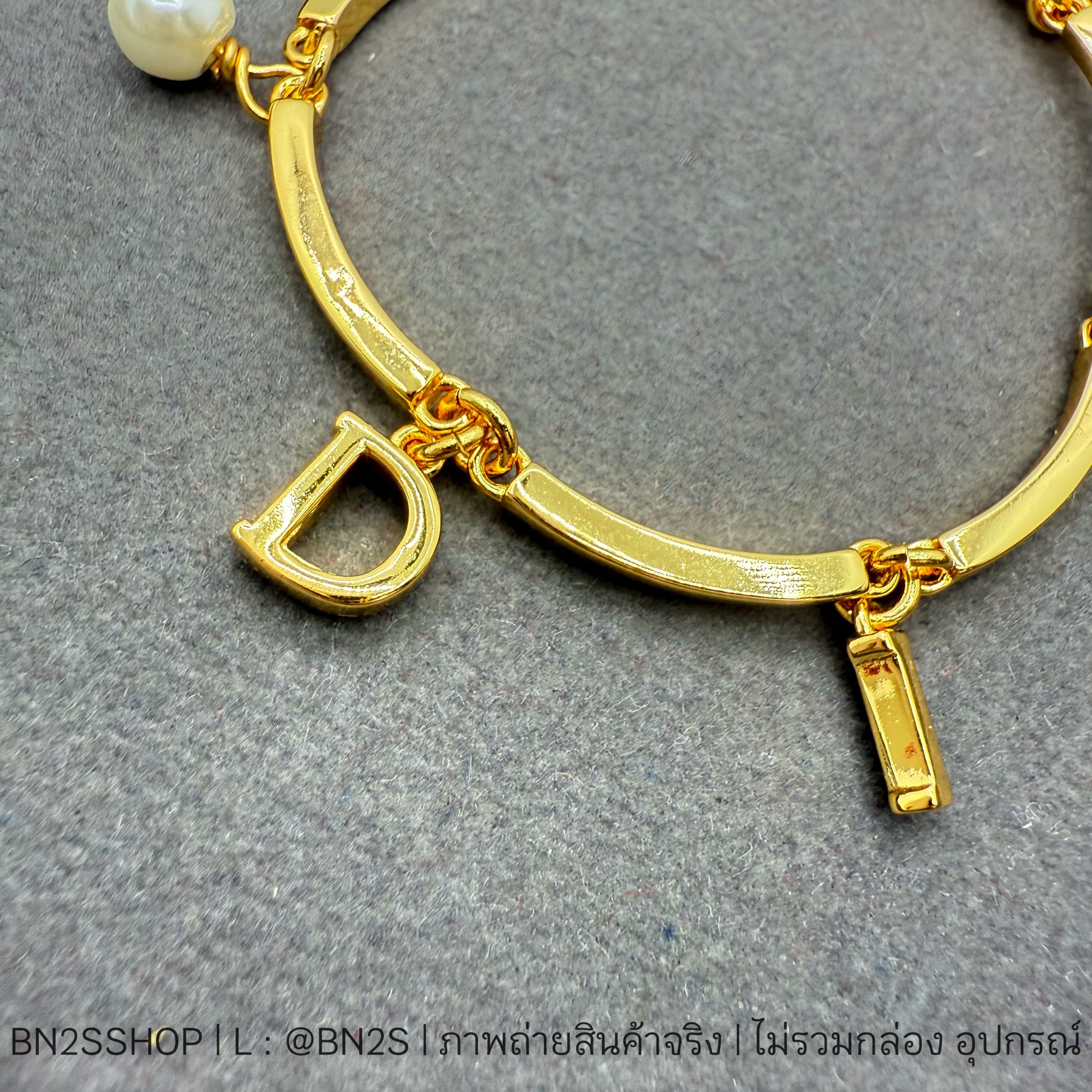 สร้อยข้อมือดิออ สายโซ่ห้อยจี้ชาร์มตัวโลโก้ Dior งาน 1:1