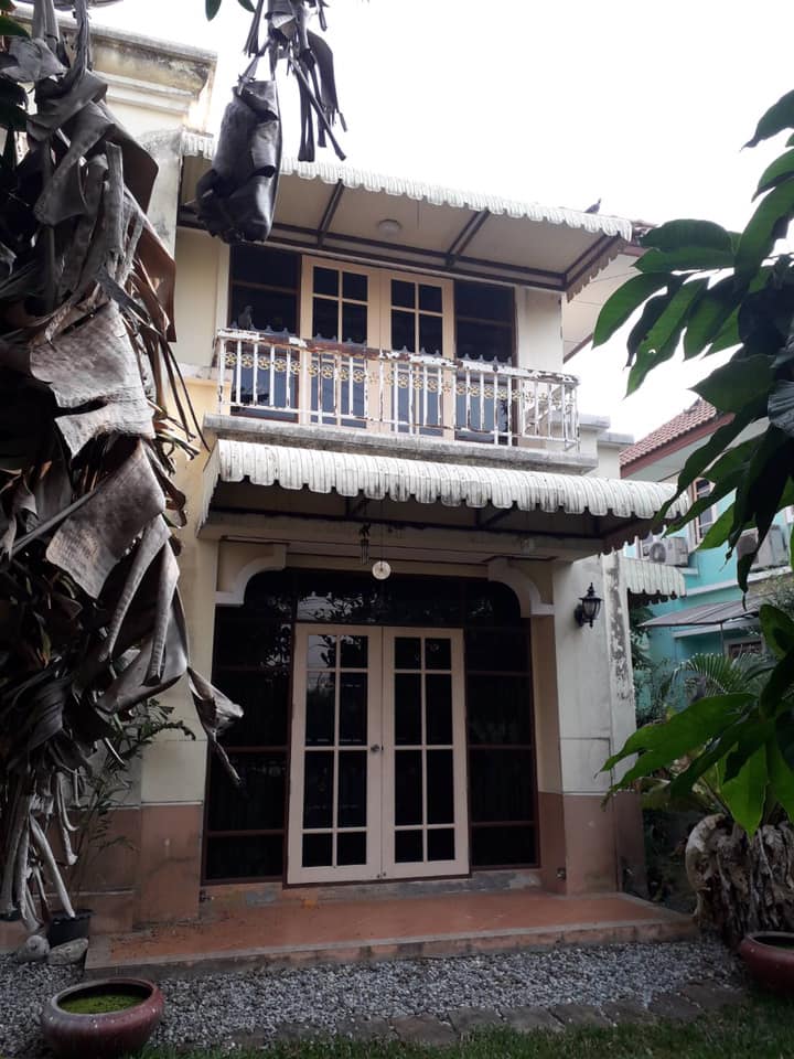 ขายบ้านเนื้อที่ 80 ตารางวา สามห้องนอน สามห้องน้ำ