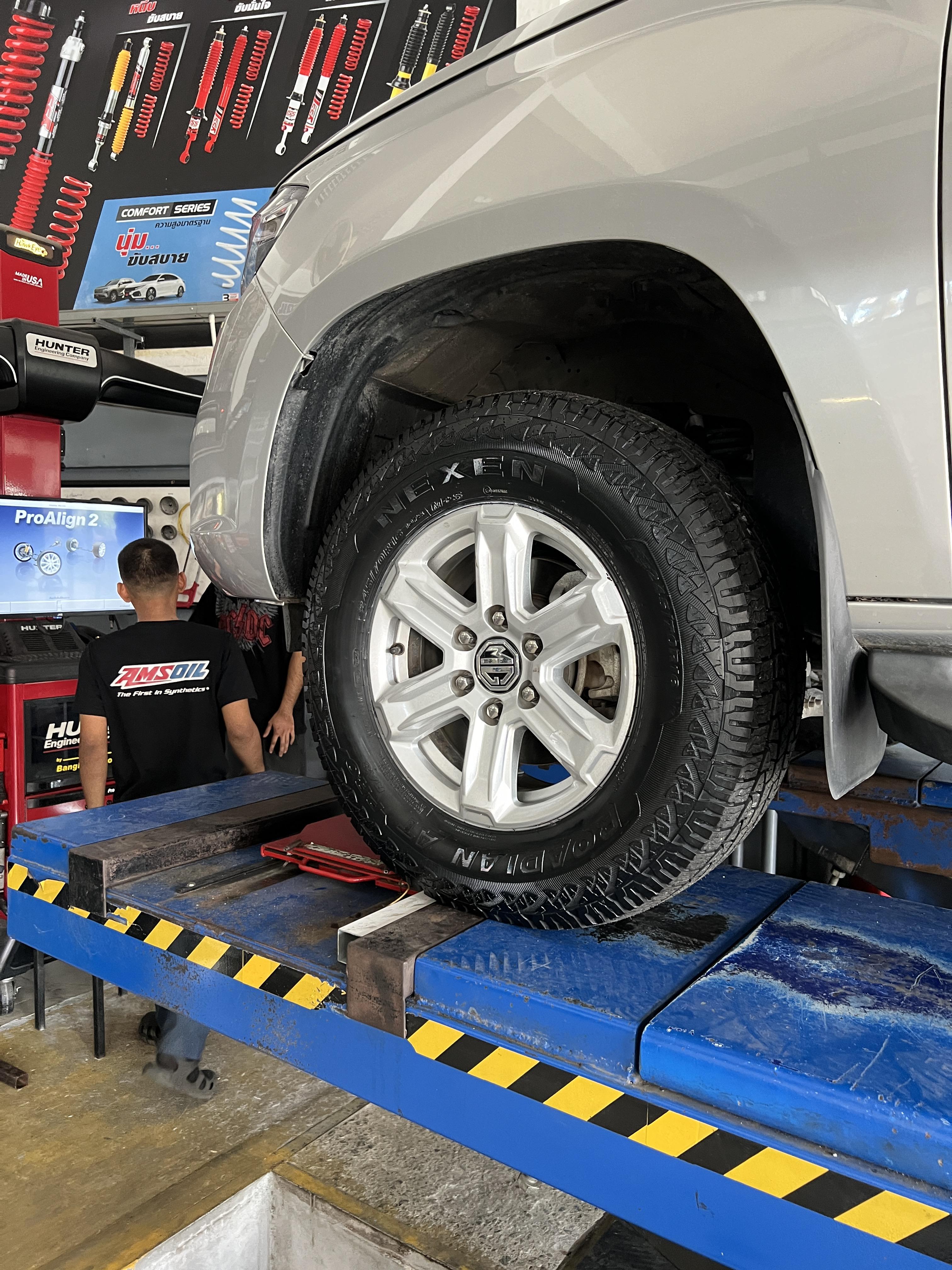 ISUZU DMAX เปลี่ยนยางรถยนต์ใช้งานประจำวัน [+] NEXEN RA8 245/70R16 #ถ่ายให้เป๊ะแชร์ให้ปังกับยางNexen #เส้นต่อไปใช้เน็กเซ็น #nexentirethailand #nexentire #ยางรถยนต์ *เพื่อความรวดเร็วนัดหมายก่อนเข้ารับบริการครับ 𝙊𝙪𝙧 𝙎𝙚𝙧𝙫𝙞𝙘𝙚 บริการทางร้านเรารับทำอะไรบ้าง 🔧 มียางรถยนต์ทุกยี่ห้อให้เลือกซื้อ 🔧 โช้คอัพ สปริง 🔧 เช็คช่วงล่าง แก้ปัญหาให้ตรงจุด 🔧 ติดตั้งยางแบบไร้รอย 100% 🔧 บริการสลับยาง ตามอายุ 🔧 บริการล้างลิ้นปีกผีเสื้อ 🔧 บริการเช็คระยะรถยนต์ 🔧 เปลี่ยนถ่ายของเหลวทั้งระบบ 🔧 ตั้งศูนย์ด้วยเครื่อง HUNTER นำเข้าจาก USA สอบถามข้อมูลเพิ่มเติม หรือนัดหมายเข้ารับบริการ ☎️ : 08-6569-1915 ☎️ : 08-6544-5963 Line id : @88rw Tiktok : https://www.tiktok.com/@88rwycrr Youtube : https://youtube.com/@88rw Facebook : https://www.facebook.com/88rwtire Location : https://goo.gl/maps/HrNUAZXPN94KvxZ98? #รถยนต์มีปัญหาไม่รู้ต้องแก้ตรงไหน ทางเรายินดี ตรวจหาปัญหาและหาวิธีแก้ บอกลูกค้าก่อนลงมือทำเสมอราคาเป็นธรรม