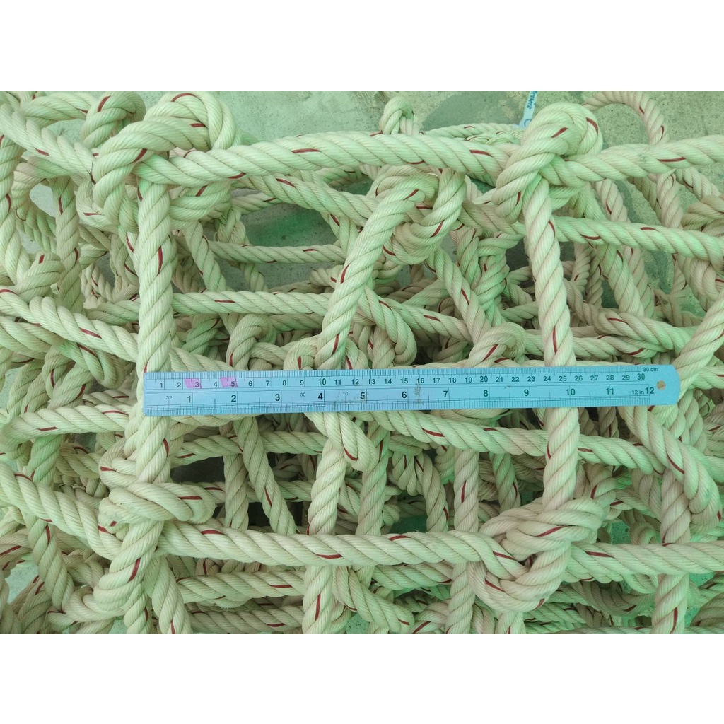 ตาข่ายปีนป่ายตาข่ายค่ายทหาร ตาข่ายปีนป่ายฐานลูกเสือ ปีนป่ายใยยักษ์ 18 มิล ตา 30x30CMเหมาะกับเด็กเล็ก-ผู้ใหญ่ ติดตั้งง่าย