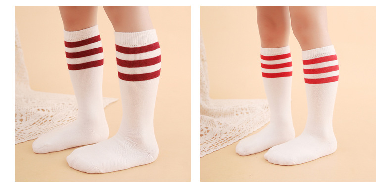 ถุงเท้ายาวเด็กผู้หญิงสีขาวคาดแดง สไตล์เกาหลี ผ้ายืดนุ่มสวย เลือกความยาวตามขนาดที่ต้องการ ไม่จำกัดขนาดเท้า
