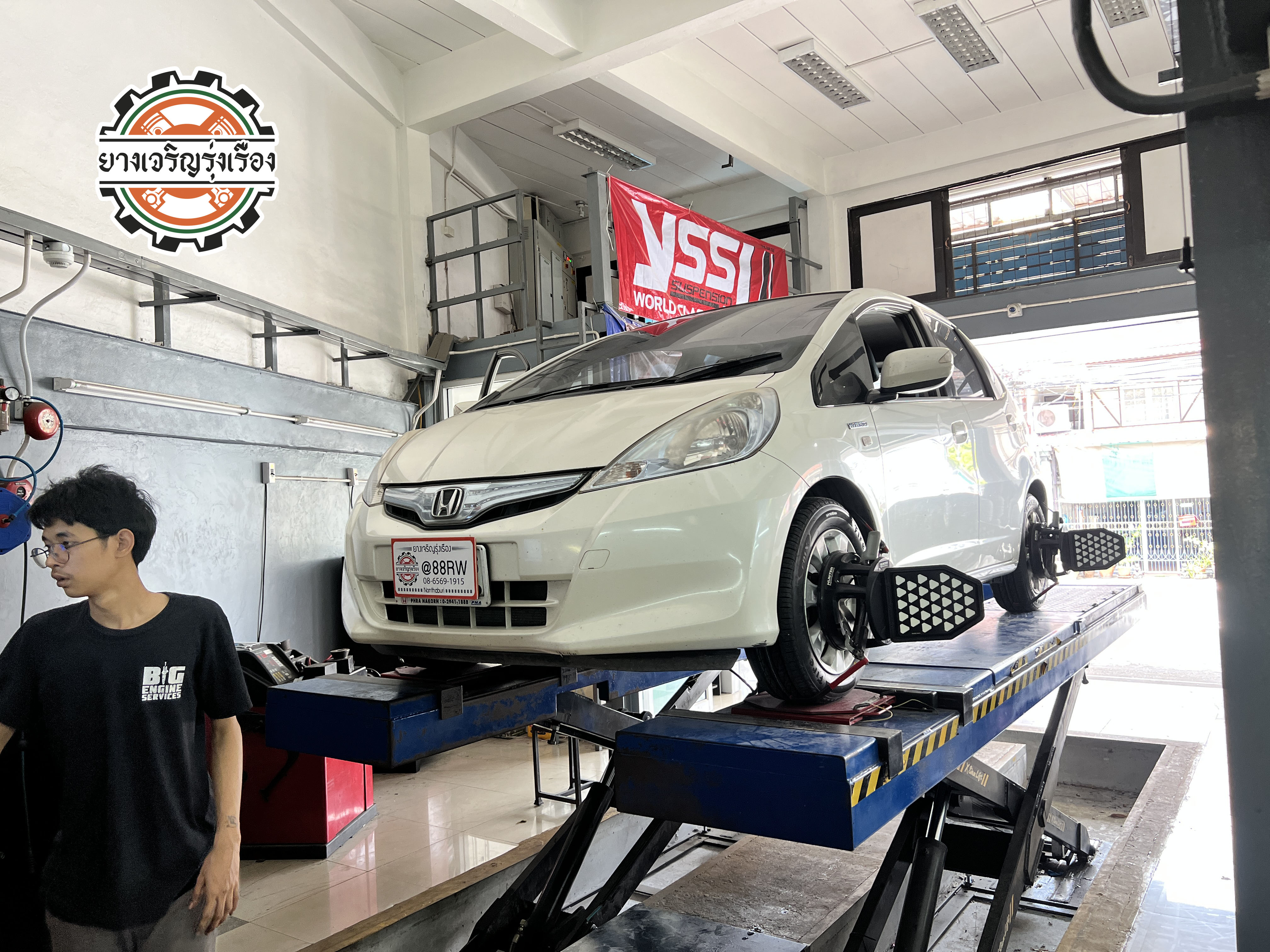 HONDA JAZZ HYBRID เปลี่ยนยางรถยนต์เน้นใช้งาน ประจำวัน FIRESTONE F01 X ขนาด 185/60R15 𝙊𝙪𝙧 𝙎𝙚𝙧𝙫𝙞𝙘𝙚 บริการทางร้าน เรารับทำอะไรบ้าง 🔧 ติดตั้งยางแบบไร้รอย 100% 🔧 บริการสลับยาง ตามอายุ 🔧 มียางรถยนต์ทุกยี่ห้อให้เลือกซื้อ 🔧 เช็คช่วงล่าง แก้ปัญหาให้ตรงจุด 🔧 บริการล้างลิ้นปีกผีเสื้อ 🔧 บริการเช็คระยะรถยนต์ 🔧 เปลี่ยนถ่ายของเหลวทั้งระบบ 🔧 ตั้งศูนย์ด้วยเครื่อง HUNTER นำเข้าจาก USA สอบถามข้อมูลเพิ่มเติม หรือนัดหมายเข้ารับบริการ Tel : 08-6569-1915 Tel : 08-6544-5963 Line id : @88rw Tiktok : https://www.tiktok.com/@88rwycrr Youtube : https://youtube.com/@88rw Facebook : https://www.facebook.com/88rwtire Location : https://goo.gl/maps/HrNUAZXPN94KvxZ98?coh=178573&entry=tt #รถยนต์มีปัญหาไม่รู้ต้องแก้ตรงไหน ทางเรายินดี ตรวจหาปัญหาและหาวิธีแก้ บอกลูกค้าก่อนลงมือทำเสมอราคาเป็นธรรมไม่เอาเปรียบ สบายใจคุณลูกค้า ---------------------------------- ดูแลให้คำปรึกษาทุกปัญหาคาใจ ไม่ทิ้งลูกค้า มีบริการหลังการขาย 【ให้ผู้เชี่ยวชาญของเรา ดูแลรถคุณ】 ร้านยางเจริญรุ่งเรือง ยินดีต้อนรับครับ ---------------------------------- #โช๊คอัพรถยนต์ #monroe #yss #kayaba #profender #ร้านยางเจริญรุ่งเรือง #นนทบุรี #งามวงศ์วาน #amsfix #บริการช่วงล่างรถยนต์ #ซ่อมบำรุงช่วงล่าง #เซทอัพโช๊คอัพรถยนต์
