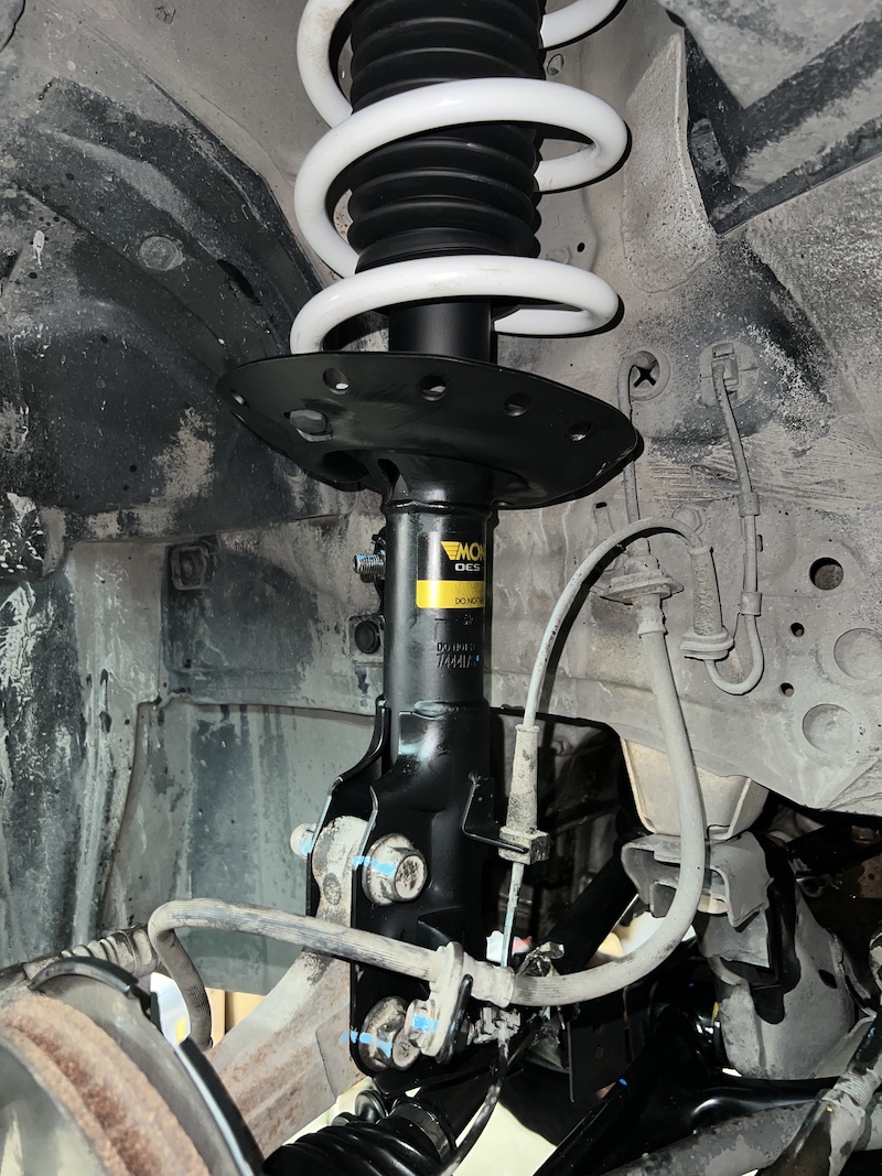 Honda BRV ติดตั้งโช้คอัพ Monroe OE Spectrum, สปริง YSS Comfort และ ปีกนกล่างแท้ สิ่งที่จะได้รับหลังจากติดตั้ง: ความนุ่มนวลสูงสุด: โช้คอัพ Monroe OE Spectrum ให้ฟีลลิ่งการขับขี่ที่นุ่มสบายสไตล์รถยุโรป ลดอาการโคลงเคลง: สปริง YSS Comfort ช่วยปรับสมดุลและลดอาการโยนตัวของรถได้อย่างมีประสิทธิภาพ ควบคุมแม่นยำ: ปีกนกล่างแท้ชุดใหม่ช่วยให้การทรงตัวและการบังคับเลี้ยวกลับมาแม่นยำ จบครบทุกปัญหา: อะไหล่คุณภาพพรีเมียมทั้งหมด พร้อมบริการติดตั้งและตั้งศูนย์อย่างมืออาชีพ เหมาะสำหรับใคร? เจ้าของ Honda BRV ที่เน้น ความสบายของผู้โดยสาร เป็นหลัก ผู้ที่ต้องการอัปเกรดช่วงล่างให้มีความ นิ่งและมั่นคง มากขึ้น โดยไม่ต้องการโหลดเตี้ย 👉 เปลี่ยนรถคุณให้ขับสบายและปลอดภัยกว่าเดิม! นัดหมายเข้ารับบริการได้เลยครับ 📌 สอบถามข้อมูลเพิ่มเติม หรือนัดหมายเข้ารับบริการ ☎️ : 08-6569-1915 ☎️ : 08-6544-5963 💬 Line id : @88rw 📍 Location : https://goo.gl/maps/HrNUAZXPN94KvxZ98 🌐 Facebook : https://www.facebook.com/88rwtire #Honda #BRV #Monroe #OESpectrum #YSS #โช้คอัพ #ช่วงล่าง #ยางเจริญรุ่งเรือง #นนทบุรี #งามวงศ์วาน #รถครอบครัว