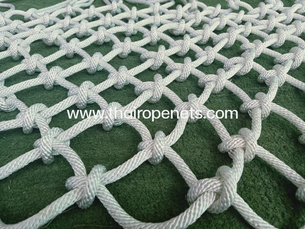 Safety Net Polyester ตาข่ายกันตก ทำเครื่องเล่นสนามเด็กเล่น ราวสะพาน ราวระเบียง กั้นเตียง 2 ชั้น มีสินค้าพร้อมส่ง