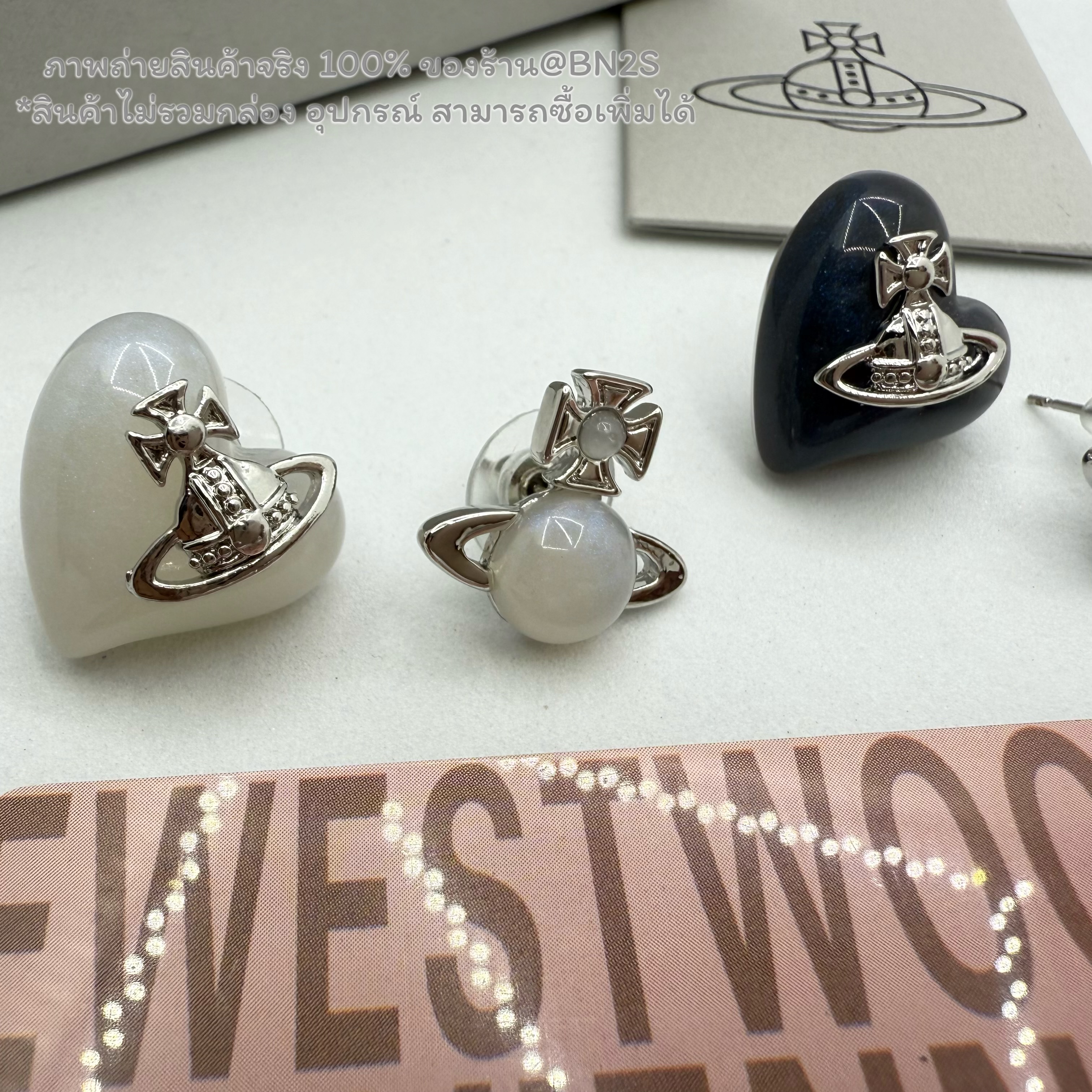 สีขาว | Vivienne Westwood Thomasina Mother of Pearl Stud Earrings ต่างหูวิเวียน จี้หัวใจสีขาว ประดับโลโก้ดาวเสาร์ งานปั๊ม สวยเลย รับประกัน ราคา 129฿ ไม่รวมกล่อง