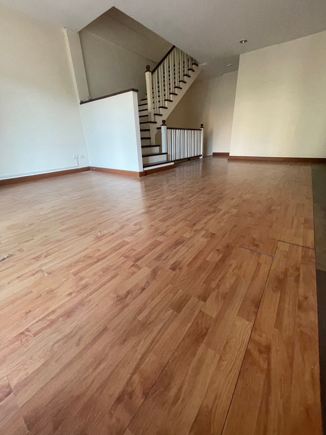 ขายบ้าน หมู่บ้านภุมรินทร์ 807/107 ติดสวนสาธารณะ ใกล้ห้างเซียร์รังสิต