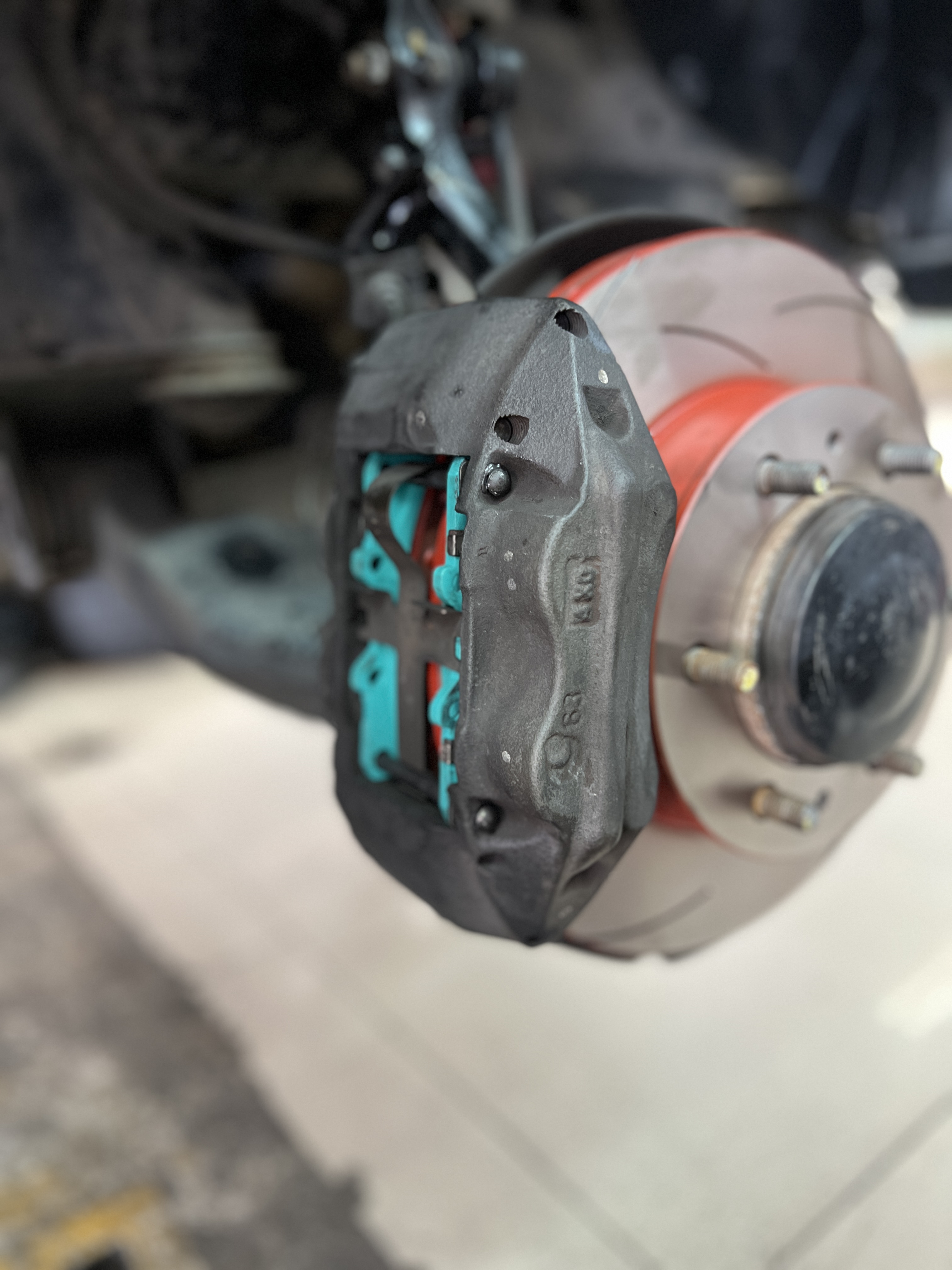 TOYOTA VIGO อัพเกรดระบบเบรก เปลี่ยนทั้งทีเลือกของดี [+] TRW XPS จานเบรกอัพเกรดขนาดเดิม [+] NEXZTER PRO SPEC ผ้าเบรกตัวท้อปเบรกนุ่ม หนึบ [+] TRW DOT5.1ESP น้ำมันเบรกตัวท้อป ขอบพระคุณพี่ลูกค้าที่เมตตาเราครับ🙏 สอบถามข้อมูลเพิ่มเติม หรือนัดหมาย โทร : 08-6569-1915 บุ๊ก Line id : @88rw Location : https://goo.gl/maps/HrNUAZXPN94KvxZ98? รถยนต์มีปัญหาไม่รู้ต้องแก้ตรงไหน ทางเรายินดี ตรวจหาปัญหาและหาวิธีแก้ บอกลูกค้าก่อนลงมือทำเสมอด้วยราคาเป็นธรรม เวลาบริการ วันจันทร์-วันอาทิตย์ 09:00 น. - 17.30 น. #ToyotaFortuner #trwxps #TRWBRAKE #Nexzter #โช้คอัพ #ช่วงล่าง #โช๊ค #ยางรถยนต์