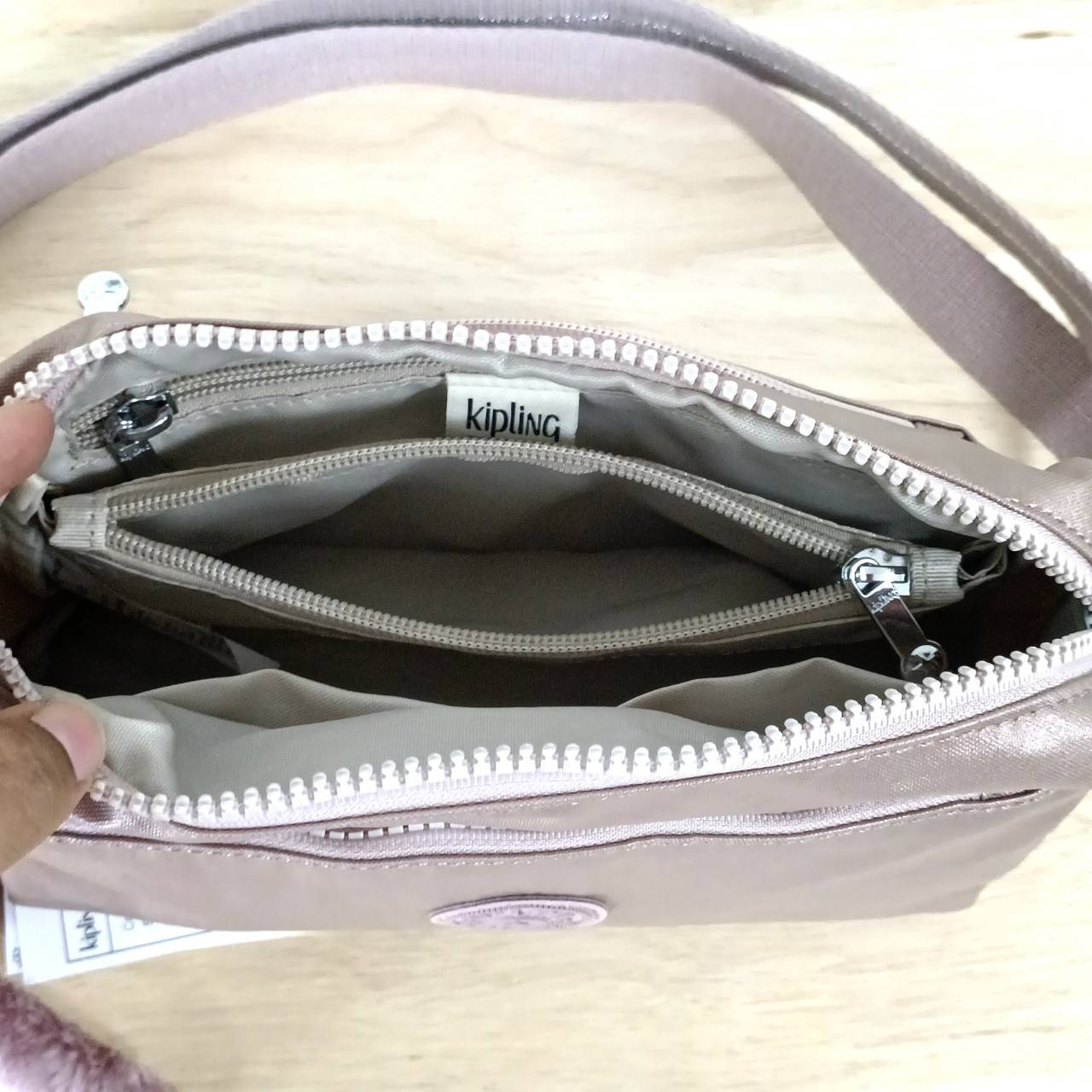 KIPLING คิปลิ้ง K16217 Seoul up sling bag คิปลิง กระเป๋าสะพายไหล่