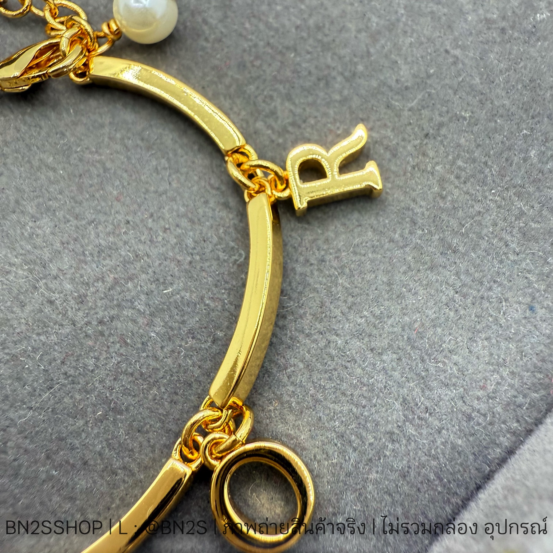 สร้อยข้อมือดิออ สายโซ่ห้อยจี้ชาร์มตัวโลโก้ Dior งาน 1:1