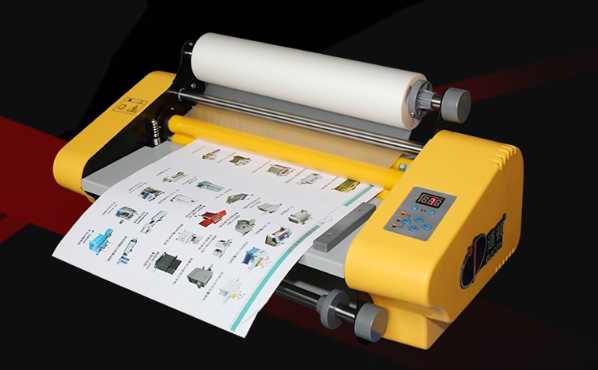 เครื่องเคลือบฟิล์ม รุ่น RM 358 Laminating Machine