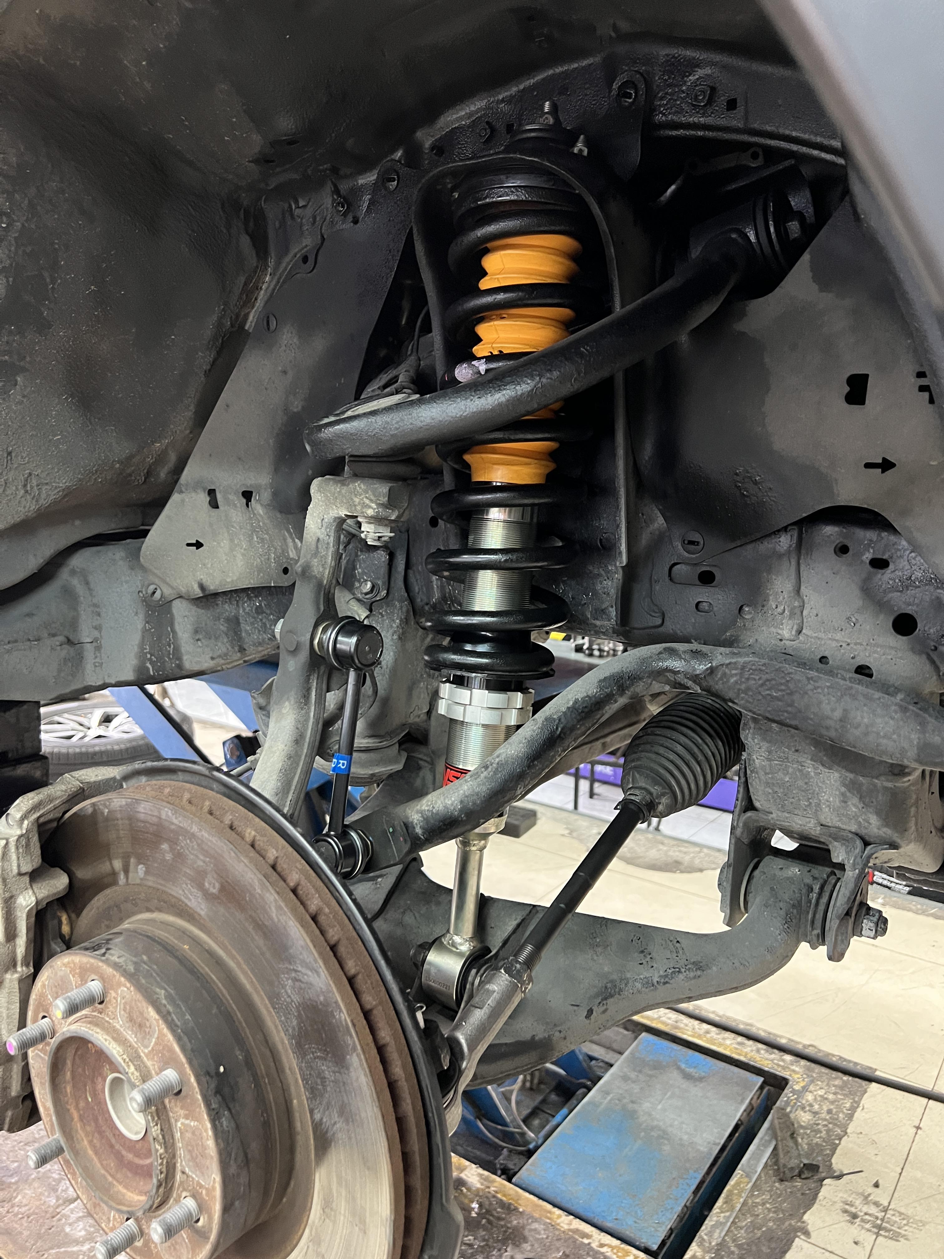 TOYOTA FORTUNER อัพเกรดช่วงล่างใช้งานประจำวัน [+] YSS E SERIES โช้คอัพหน้า หลัง สอบถามข้อมูลเพิ่มเติม หรือ นัดหมายเข้ารับบริการ โทร. 08-6569-1915 Location : https://goo.gl/maps/HrNUAZXPN94KvxZ98? รถยนต์มีปัญหาไม่รู้ต้องแก้ตรงไหน ทางเรายินดี ตรวจหาปัญหาและหาวิธีแก้ บอกลูกค้าก่อนลงมือทำเสมอด้วยราคาเป็นธรรม เวลาบริการ วันจันทร์-วันอาทิตย์ 09:00 น. - 17.30 น. #ysseseries #ToyotaFortuner #โช้คอัพ #ช่วงล่าง #โช๊ค #ยางรถยนต์