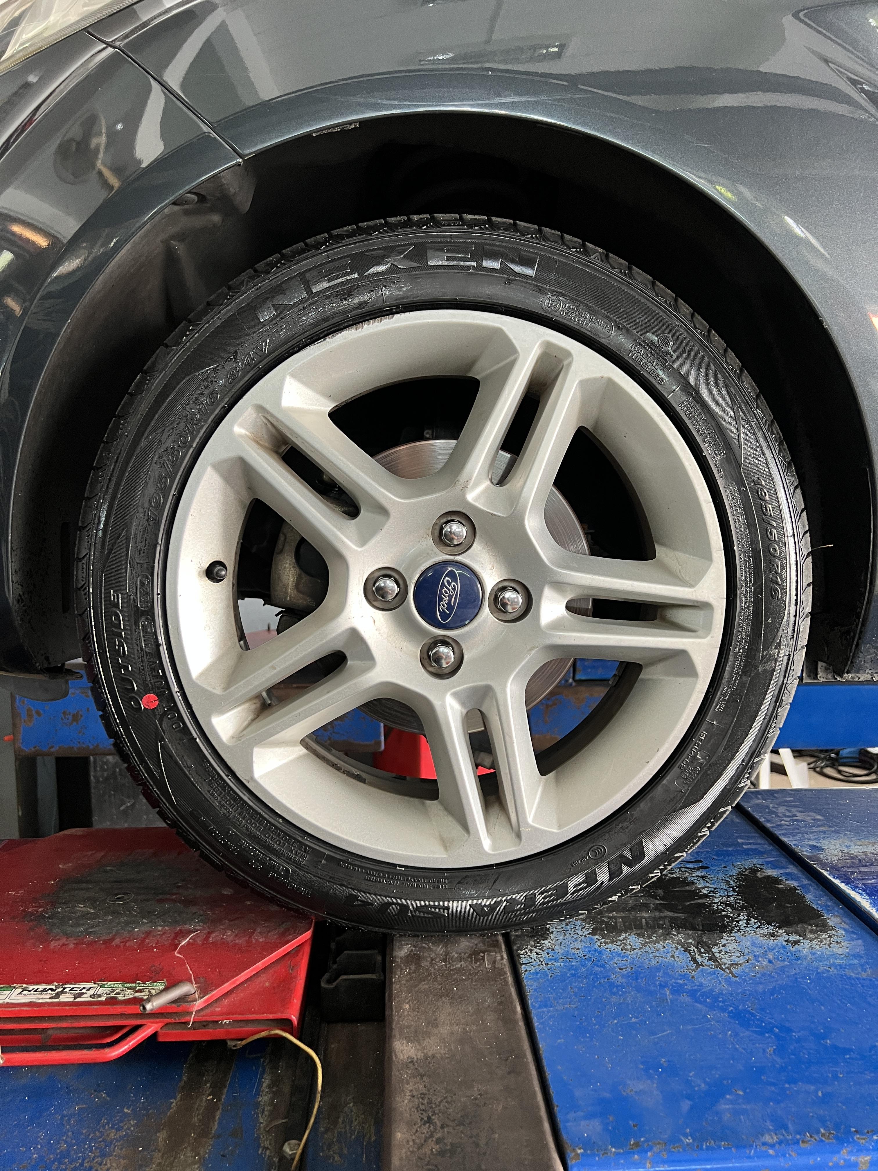 Ford fiesta เข้ารับบริการเปลี่ยนยางรถยนต์ เน้นใช้งาน [+] NEXEN SU4 195/50R16 *เฉาพาะ NEXEN ประกันยาง 1 ปี หรือ 25,000 กม. บาด บวม เบียด แตก ระเบิด เปลี่ยนเส้นใหม่ ครับ *เพื่อความสะดวกในการรับบริการ นัดหมายเวลาก่อนเข้ารับบริการทุกครั้งครับ 𝙊𝙪𝙧 𝙎𝙚𝙧𝙫𝙞𝙘𝙚 บริการทางร้านเรารับทำอะไรบ้าง 🔧 มียางรถยนต์ทุกยี่ห้อให้เลือกซื้อ 🔧 โช้คอัพ สปริง 🔧 เช็คช่วงล่าง แก้ปัญหาให้ตรงจุด 🔧 ติดตั้งยางแบบไร้รอย 100% 🔧 บริการสลับยาง ตามอายุ 🔧 บริการล้างลิ้นปีกผีเสื้อ 🔧 บริการเช็คระยะรถยนต์ 🔧 เปลี่ยนถ่ายของเหลวทั้งระบบ 🔧 ตั้งศูนย์ด้วยเครื่อง HUNTER นำเข้าจาก USA สอบถามข้อมูลเพิ่มเติม หรือนัดหมายเข้ารับบริการ ☎️ : 08-6569-1915 ☎️ : 08-6544-5963 Line id : @88rw Tiktok : https://www.tiktok.com/@88rwycrr Youtube : https://youtube.com/@88rw Facebook : https://www.facebook.com/88rwtire Location : https://goo.gl/maps/HrNUAZXPN94KvxZ98?coh=178573&entry=tt #รถยนต์มีปัญหาไม่รู้ต้องแก้ตรงไหน ทางเรายินดี ตรวจหาปัญหาและหาวิธีแก้ บอกลูกค้าก่อนลงมือทำเสมอราคาเป็นธรรมไม่เอาเปรียบ สบายใจคุณลูกค้า ร้านยางเจริญรุ่งเรือง ยินดีต้อนรับครับ