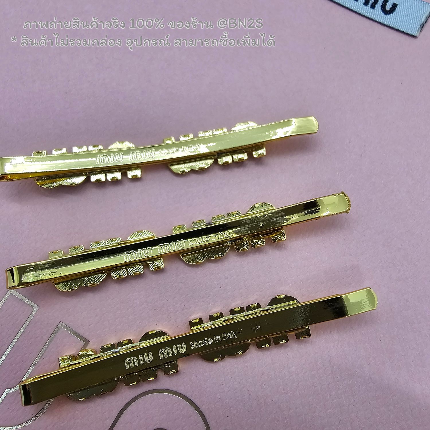 สีแดง | MIU MIU CASUAL HAIR CLIP คลิปหนีบผมโลโก้มิว มิว อะไหล่สีทอง งานสวยพร้อมส่ง มี 3 สีให้เลือก 1 ชิ้น 💕 เลเซอร์ด้านหลัง