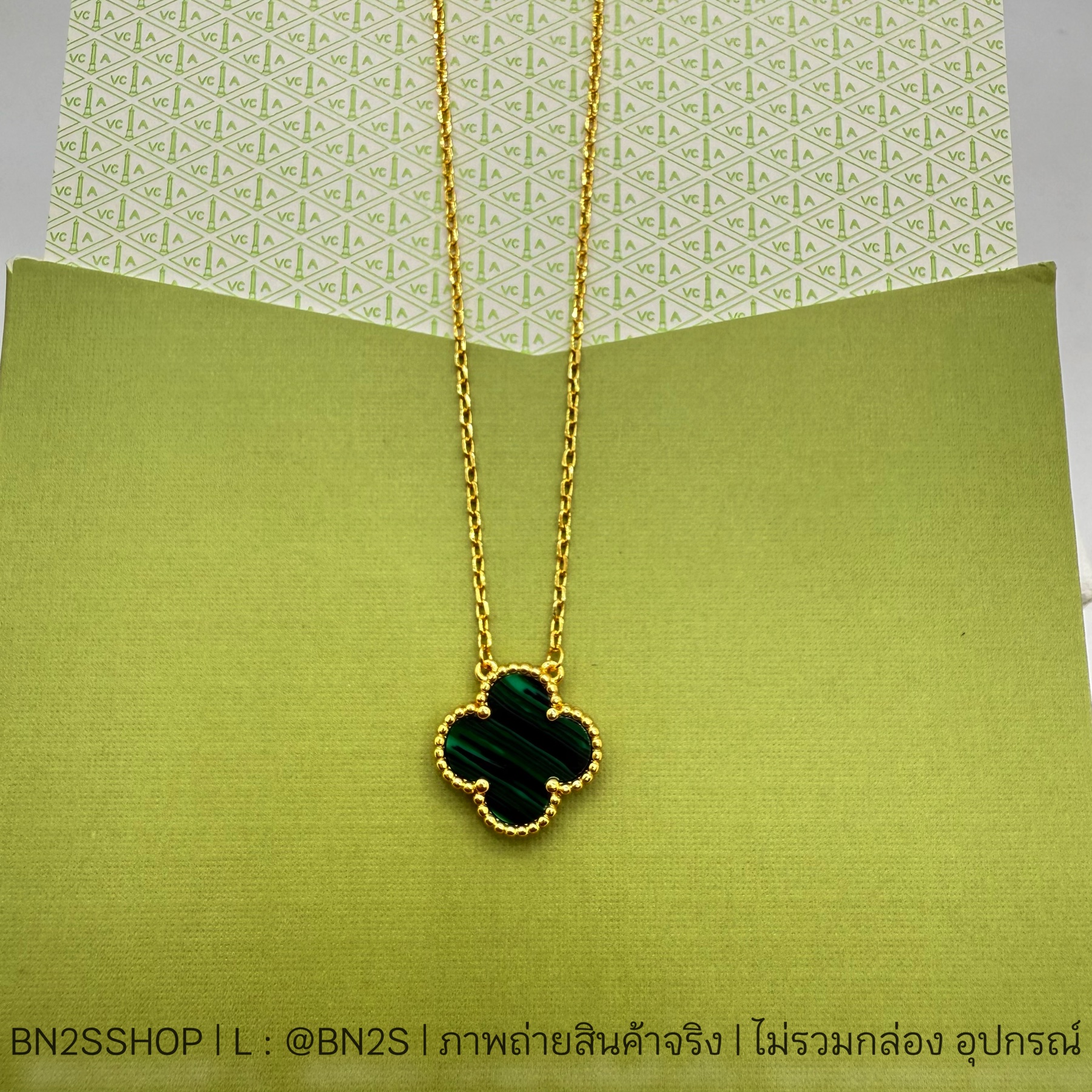 สีเขียว | VC & A Vintage Alhambra Pendant สร้อยคอผู้หญิงจี้ใบโคลเวอร์ งานปั๊ม ทุกจุด