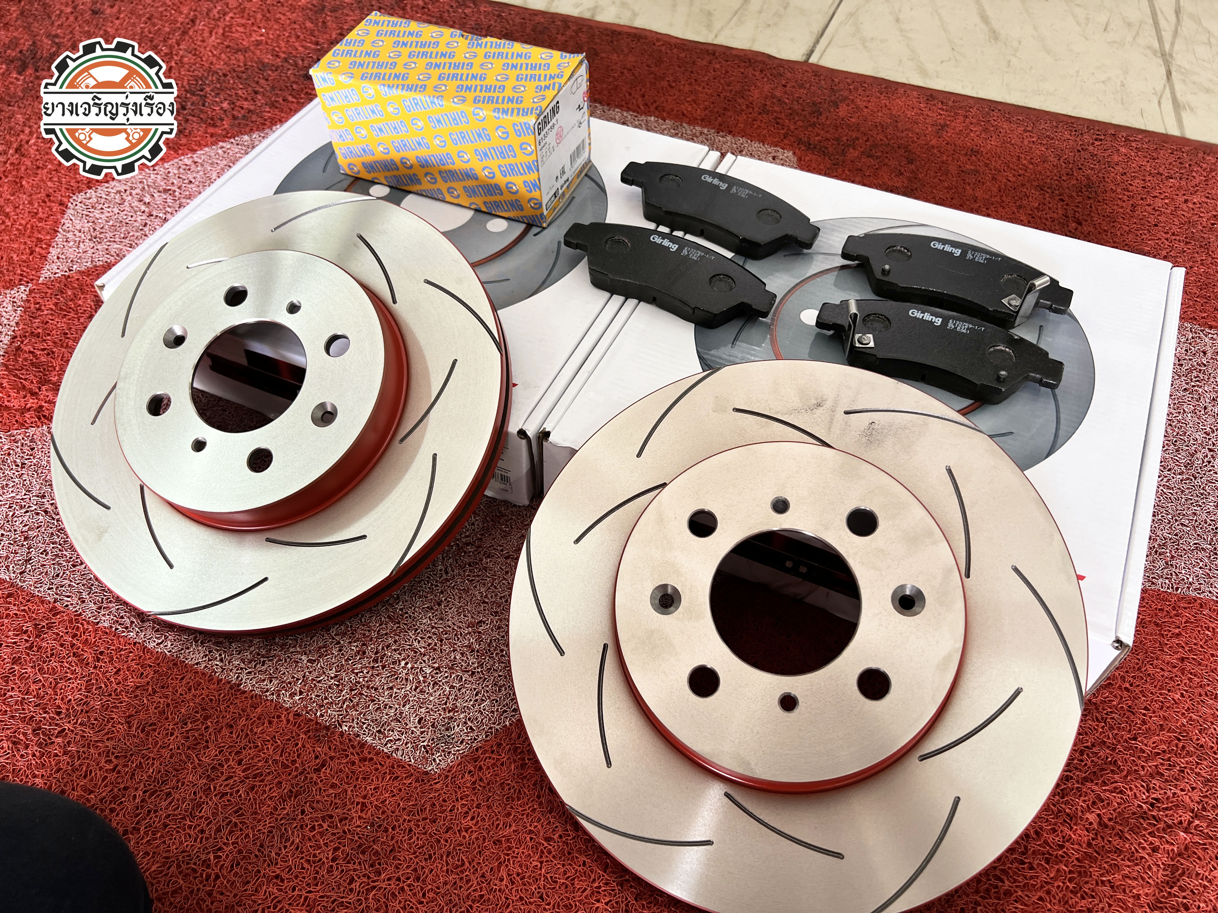 HONDA CITY ชุดเบรกเดิมเสียงดัง จัดชุดใหญ่ ครบจานเบรกอัพเกรด + ผ้าเบรกอย่างดี เลือกจานเบรกอัพเกรดเซาะร่อง TRW รุ่น XPS พร้อมบริการติดตั้ง ครบ จบ ที่เดียว พร้อมจัดชุด ผ้าเบรกอย่างดี เบรกนิ่ม ฝุ่นไม่เยอะ ไม่กินจาน เสียงไม่ดัง ดูดเท้า ปลอดภัย มั่นใจทุกครั้งที่กดเบรก จัดให้ครับ อัพเกรดระบบเบรกของรถยนต์ ให้ปลอดภัยยิ่งขึ้นด้วยจานเบรก XPS จานเบรกอัพเกรดที่ผ่านการทดสอบแตกร้าว ด้วยมาตรฐานที่สูงกว่าจานเบรกเดิมติดรถที่ใช้งานอยู่ทั่วไป😍 😨จานเบรกของรถยนต์ที่ติดมาจากโรงงานนั้นรองรับการใช้งานแบบทั่วไป ตามเสปคที่ต้องออกแบบให้สอดคล้องกับประเภทของรถ เช่น eco car ก็จะได้ผ้าเบรกเกรดนึงที่ถูกคำนวณออกมาแล้วว่าพอดีกับการใช้งาน รองรับการทำงานได้ประมาณนึง แต่หากเราต้องการใช้งานเบรกที่หนักหน่วงกว่านั้น ยาวนาน และต่อเนื่องกว่าปกติ เกินกว่าที่ผ้าเบรกทั่วไปรับได้ก็ต้องระวังเรื่องความเสียหายที่ตามมา ชุดอัพเกรดเบรกที่เพิ่มสมรรถนะเบรก ไม่ว่าจะเป็นการเปลี่ยนคาลิปเปอร์เบรกให้ใหญ่ขึ้น หรือ เพิ่มพอร์ทเบรกให้เยอะขึ้น ขยายจานเบรก กัดเจาะ เซาะร่อง หรือเปลี่ยนสายน้ำมันเบรกให้เป็นสายถักก็ดูจะเป็นทางเลือกที่ดี แต่ก็ต้องแลกด้วยมูลค่าที่สูง และต้องดัดแปลง หลายครั้งที่อาจจะไม่จบ และเกิดปัญหาบานปลาย😫💥 📈เพิ่มสมรรถนะการจเบรกให้ฉับไว อยู่หมัด มั่นใจ🆗 📈 จานเบรกรองรับการทำงานอย่างหนัก ทนอุณหภูมิจากการเบรกต่อเนื่องมากกว่าจานเบรกทั่วไป🆙 📈 เนื้อจานเบรกแข็งแรงเหนียว ทนทาน ไม่แตกร้าว🆗 📈 ร่องจานเบรกเพิ่มประสิทธิภาพการระบายความร้อน จานเบรกไม่คดงอง่าย 📈 ร่องจานเบรกคายเศษฝุ่นเบรก ลดเสียงจากการใช้งาน 😍 📈 ลดระยะการเบรกให้สั้นลง ปลอดภัยทุกการเดินทาง🆗 📈ขนาดเดิมตรงรุ่น ไม่ต้องดัดแปลงหรือโมดีฟาย ไม่ส่งผลกระทบต่อชิ้นส่วนอื่นใกล้เคียง😍 ✅พร้อมบริการติดตั้งset up ครบ จบ ที่เดียว🚗🚕🚙🚐🛻🚚 โทร : 08-6544-5963 บุ๊ก และทีมงาน ยินดีต้อนรับครับ 𝙊𝙪𝙧 𝙎𝙚𝙧𝙫𝙞𝙘𝙚 บริการทางร้าน เรารับทำอะไรบ้าง 🔧 ติดตั้งยางแบบไร้รอย 100% 🔧 บริการสลับยาง ตามอายุ 🔧 มียางรถยนต์ทุกยี่ห้อให้เลือกซื้อ 🔧 เช็คช่วงล่าง แก้ปัญหาให้ตรงจุด 🔧 บริการล้างลิ้นปีกผีเสื้อ 🔧 บริการเช็คระยะรถยนต์ 🔧 เปลี่ยนถ่ายของเหลวทั้งระบบ 🔧 ตั้งศูนย์ด้วยเครื่อง HUNTER นำเข้าจาก USA สอบถามข้อมูลเพิ่มเติม หรือนัดหมายเข้ารับบริการ Tel : 08-6569-1915 Tel : 08-6544-5963 Line id : @88rw Tiktok : https://www.tiktok.com/@88rwycrr Youtube : https://youtube.com/@88rw Facebook : https://www.facebook.com/amsfixservice Location : https://goo.gl/maps/HrNUAZXPN94KvxZ98?coh=178573&entry=tt #รถยนต์มีปัญหาไม่รู้ต้องแก้ตรงไหน ทางเรายินดี ตรวจหาปัญหาและหาวิธีแก้ บอกลูกค้าก่อนลงมือทำเสมอราคาเป็นธรรมไม่เอาเปรียบ สบายใจคุณลูกค้า ---------------------------------- ดูแลให้คำปรึกษาทุกปัญหาคาใจ ไม่ทิ้งลูกค้า มีบริการหลังการขาย 【ให้ผู้เชี่ยวชาญของเรา ดูแลรถคุณ】 ร้านยางเจริญรุ่งเรือง ยินดีต้อนรับครับ ---------------------------------- #จานเบรก #XPS #TRW