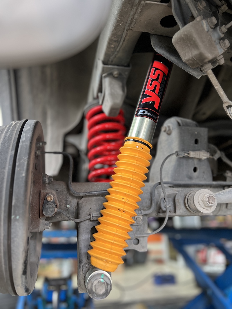 Fortuner Champ ติดตั้งโช้คอัพ YSS E-Series Full Set พร้อมสปริง YSS Performance สิ่งที่จะได้รับหลังจากติดตั้ง: ฟีลลิ่งนุ่มนวล มั่นใจ: โช้คอัพ YSS E-Series (Monotube) พร้อมเทคโนโลยี VVSC ช่วยให้รถนุ่มนวลเมื่อขับช้า และหนึบแน่นเมื่อใช้ความเร็ว ลดอาการโคลงเคลง: สปริง YSS Performance ถูกออกแบบมาเพื่อบาลานซ์น้ำหนักรถ PPV โดยเฉพาะ ช่วยลดอาการโยนตัวของรถได้อย่างมีประสิทธิภาพ ทนทานคุ้มค่า: โช้คอัพ Monotube ทำงานได้อย่างเสถียร ระบายความร้อนได้ดี และสามารถ เปิดซ่อมบำรุงได้ ตลอดอายุการใช้งาน จบครบทุกปัญหา: ติดตั้งโดยทีมช่างผู้เชี่ยวชาญ พร้อมบริการตั้งศูนย์ด้วยเครื่องมือที่ทันสมัยที่สุด เหมาะสำหรับใคร? เจ้าของ Fortuner ที่เน้นความสมดุลของช่วงล่างสำหรับการใช้งานในชีวิตประจำวันและเดินทางไกล ผู้ที่ต้องการยกระดับ Performance ให้ดีกว่าโช้คเดิมติดรถอย่างชัดเจน 👉 เปลี่ยนรถคุณให้ขับขี่สนุกและปลอดภัยกว่าเดิม! นัดหมายเข้ารับบริการได้เลยครับ 📌 สอบถามข้อมูลเพิ่มเติม หรือนัดหมายเข้ารับบริการ ☎️ : 08-6569-1915 ☎️ : 08-6544-5963 💬 Line id : @88rw 📍 Location : https://goo.gl/maps/HrNUAZXPN94KvxZ98 🌐 Facebook : https://www.facebook.com/88rwtire #Toyota #Fortuner #FortunerChamp #YSS #YSSSuspension #ESeries #YSSPerformance #โช้คอัพ #ช่วงล่าง #ยางเจริญรุ่งเรือง #นนทบุรี #งามวงศ์วาน