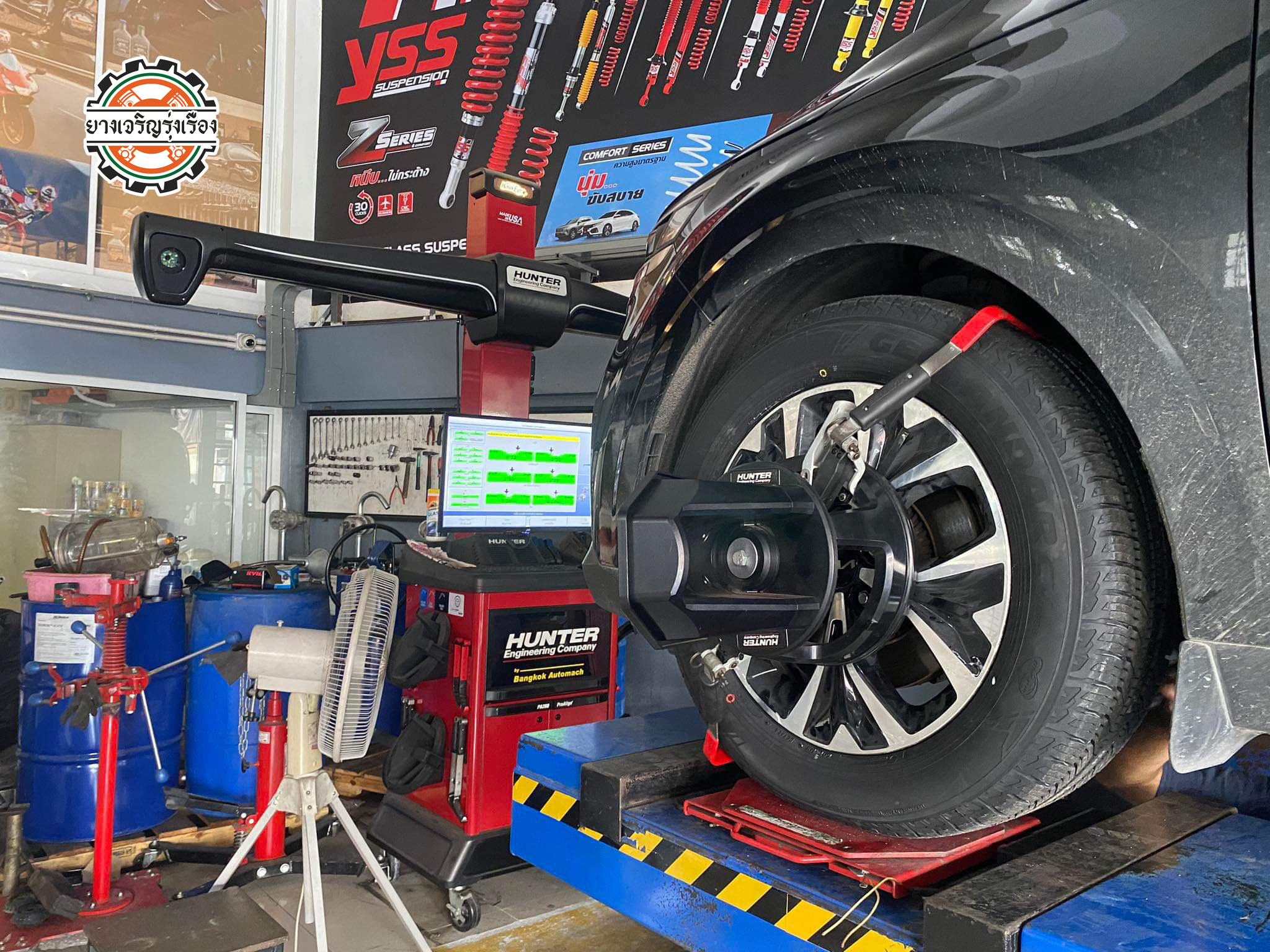 KIA GRANDCARNIVAL เข้ารับบริการเปลี่ยนยางรถยนต์ ขอยางคุณภาพเยี่ยม ผลิตญึ่ปุ่น ☄️YOKOHAMA GEOLANDAR CV ขนาด 235/60R18 𝙊𝙪𝙧 𝙎𝙚𝙧𝙫𝙞𝙘𝙚 บริการทางร้านเรารับทำอะไรบ้าง 🔧 ติดตั้งยางแบบไร้รอย 100% 🔧 บริการสลับยาง ตามอายุ 🔧 มียางรถยนต์ทุกยี่ห้อให้เลือกซื้อ 🔧 เช็คช่วงล่าง แก้ปัญหาให้ตรงจุด 🔧 บริการล้างลิ้นปีกผีเสื้อ 🔧 บริการเช็คระยะรถยนต์ 🔧 เปลี่ยนถ่ายของเหลวทั้งระบบ 🔧 ตั้งศูนย์ด้วยเครื่อง HUNTER นำเข้าจาก USA สอบถามข้อมูลเพิ่มเติม หรือนัดหมายเข้ารับบริการ Tel : 08-6569-1915 Tel : 08-6544-5963 Line id : @88rw Tiktok : https://www.tiktok.com/@88rwycrr Youtube : https://youtube.com/@88rw Facebook : https://www.facebook.com/88rwtire Location : https://goo.gl/maps/HrNUAZXPN94KvxZ98?coh=178573&entry=tt #รถยนต์มีปัญหาไม่รู้ต้องแก้ตรงไหน ทางเรายินดี ตรวจหาปัญหาและหาวิธีแก้ บอกลูกค้าก่อนลงมือทำเสมอราคาเป็นธรรมไม่เอาเปรียบ สบายใจคุณลูกค้า ---------------------------------- ดูแลให้คำปรึกษาทุกปัญหาคาใจ ไม่ทิ้งลูกค้า มีบริการหลังการขาย 【ให้ผู้เชี่ยวชาญของเรา ดูแลรถคุณ】 ร้านยางเจริญรุ่งเรือง ยินดีต้อนรับครับ ---------------------------------- #โช๊คอัพรถยนต์ #monroe #yss #kayaba #profender #ร้านยางเจริญรุ่งเรือง #นนทบุรี #งามวงศ์วาน #amsfix #บริการช่วงล่างรถยนต์ #ซ่อมบำรุงช่วงล่าง #เซทอัพโช๊คอัพรถยนต์