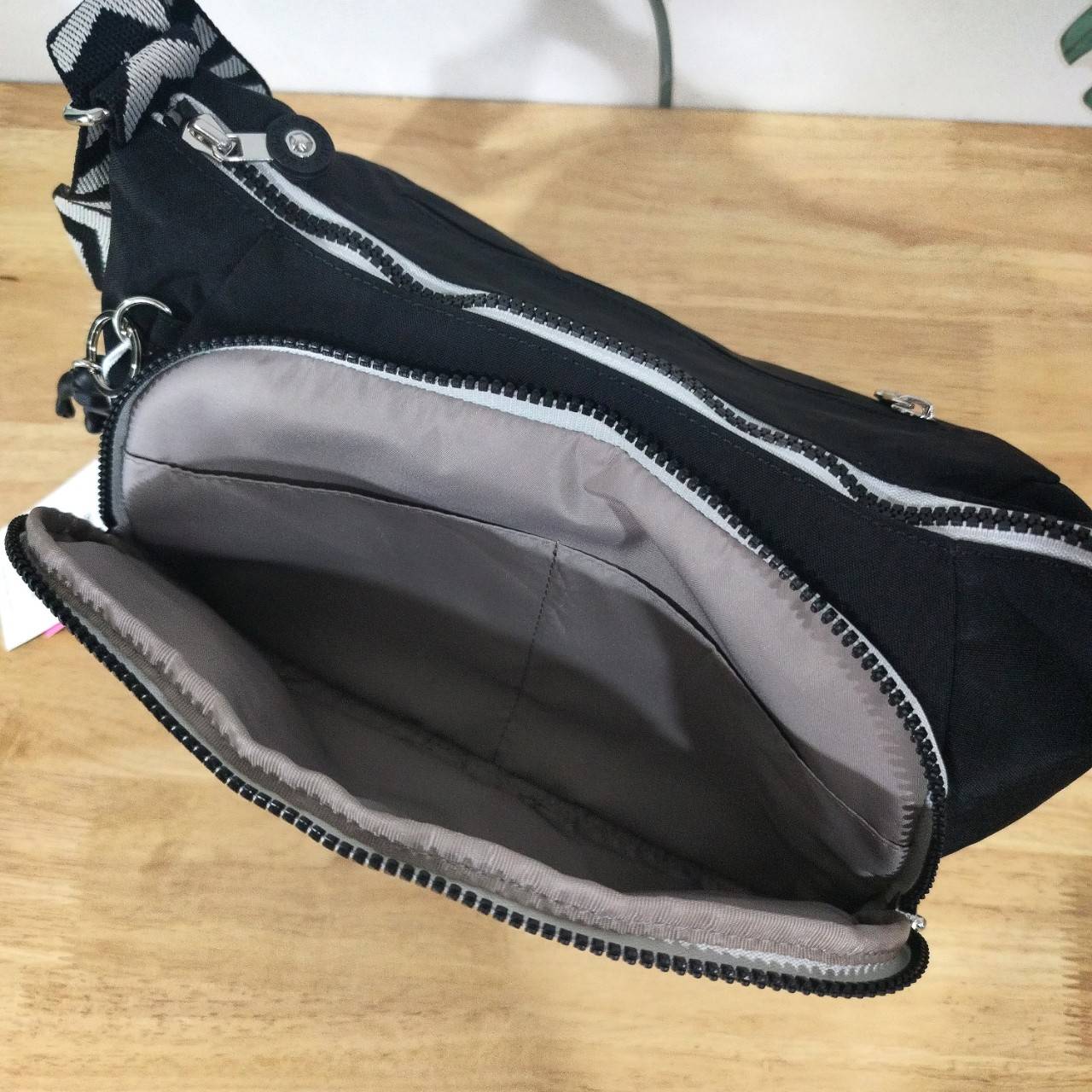 กระเป๋าสะพายข้าง Kipling CAI กระเป๋าคาดลำตัว พาดอก