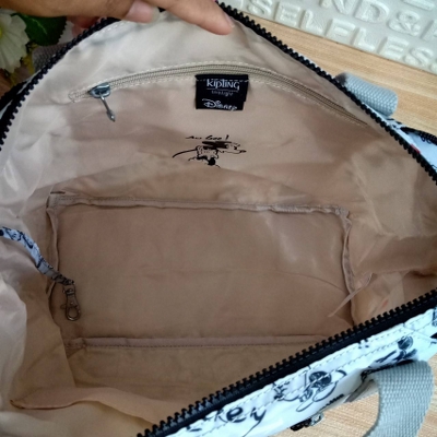 Kipling คิปลิ้ง กระเป๋า รุ่นDisney's 90 Years Handbag