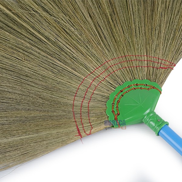 ไม้กวาดดอกหญ้า ด้ามพลาสติก ทีพี-tp