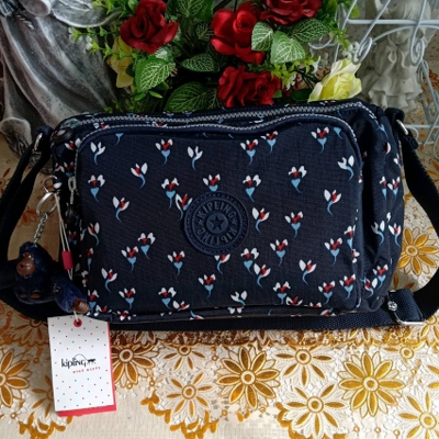 SALE! คิปลิ้ง Kipling กระเป๋าสะพายข้างReth