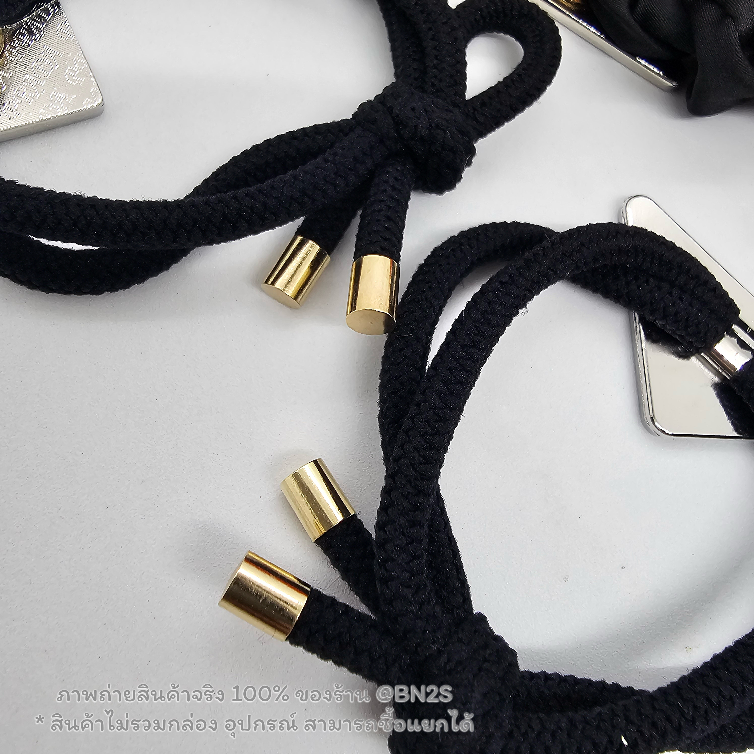 สีขาว | หนังยางรัดผม ประดับโลโก้ ปราด้า PRADA มีสองแบบ แบบหนังยาง และผ้ารัดผม ราคาเบาๆ