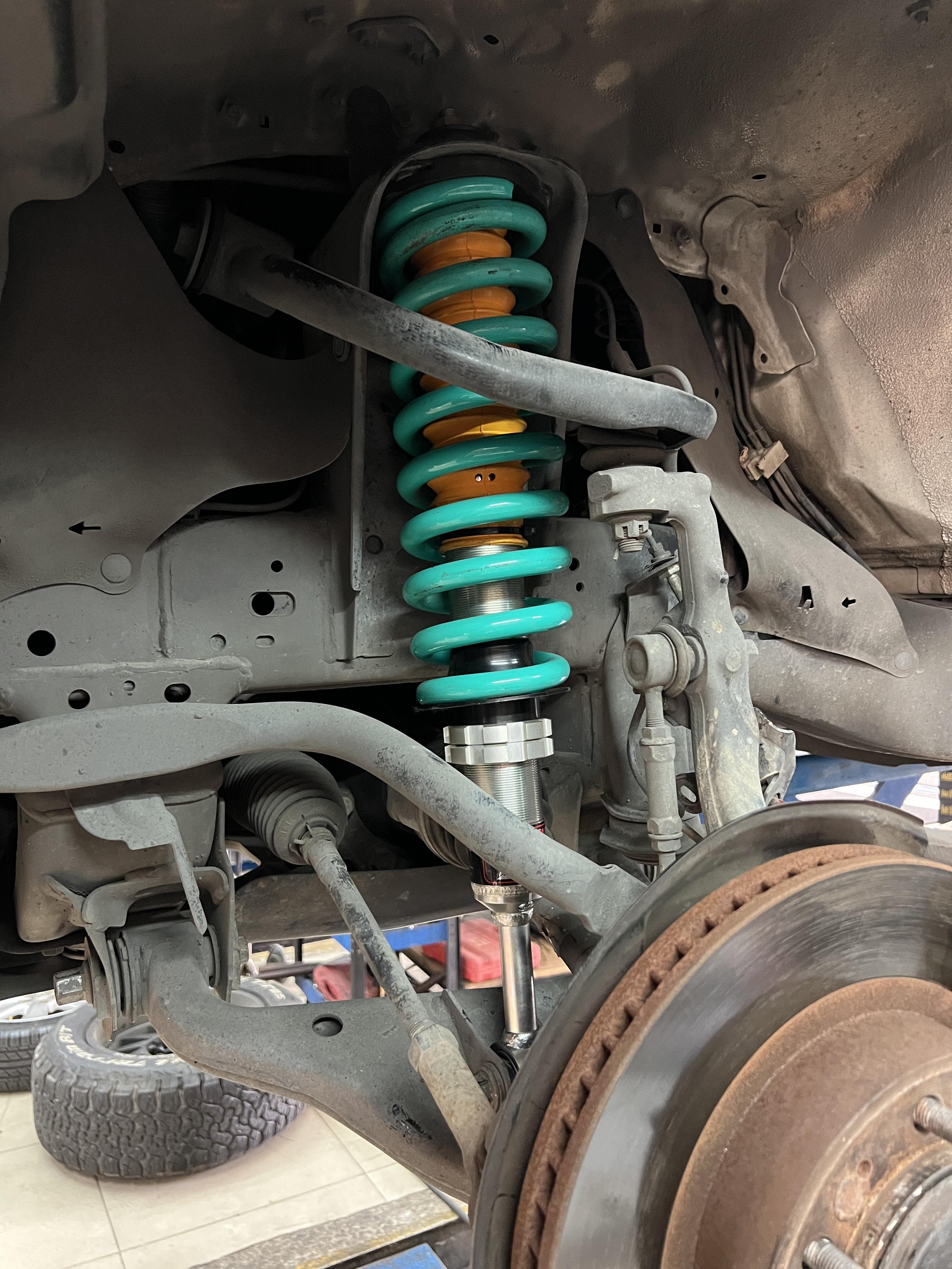 TOYOTA FORTUNER เปลี่ยนโช้คอัพอัพเกรดช่วงล่าง [+] YSS E SERIES monotube นุ่มนวล วาล์วแปรผันอัตโนมัติ โทร : 08-6569-1915 บุ๊ก Line id : @88rw Location : https://goo.gl/maps/HrNUAZXPN94KvxZ98? รถยนต์มีปัญหาไม่รู้ต้องแก้ตรงไหน ทางเรายินดี ตรวจหาปัญหาและหาวิธีแก้ บอกลูกค้าก่อนลงมือทำเสมอด้วยราคาเป็นธรรม เวลาบริการ วันจันทร์-วันอาทิตย์ 09:00 น. - 17.30 น. #YSS #ysseseries #โช้คอัพ #ช่วงล่าง #โช๊ค #ยางรถยนต์