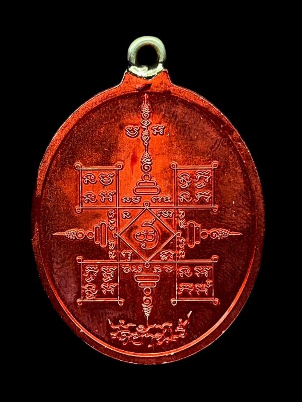 เหรียญห่วงเชื่อม พิมพ์หันข้าง หลวงพ่อทอง วัดบ้านไร่ รุ่นทองปาฏิหาริย์ จัดสร้างปี 2565 เนื้อแดงทับทิม หน้ากากพ่นทราย 3 กษัตริย์ ห่วงเงิน หมายเลข 297