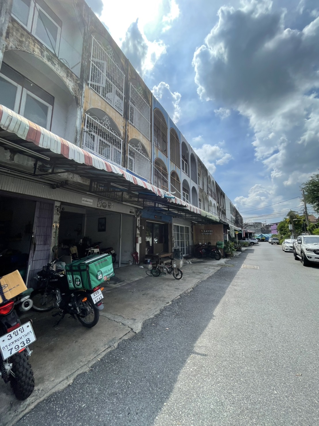 ขายอาคาร 15 ตารางวา 3 ชั้นต่อเติมเต็ม รามอินทรา671 เข้าซอย 150 เมตร ใกล้รถไฟฟ้า 200 เมตร(กม.6) 3นอน 3 น้ำ ใกล้ตลาด