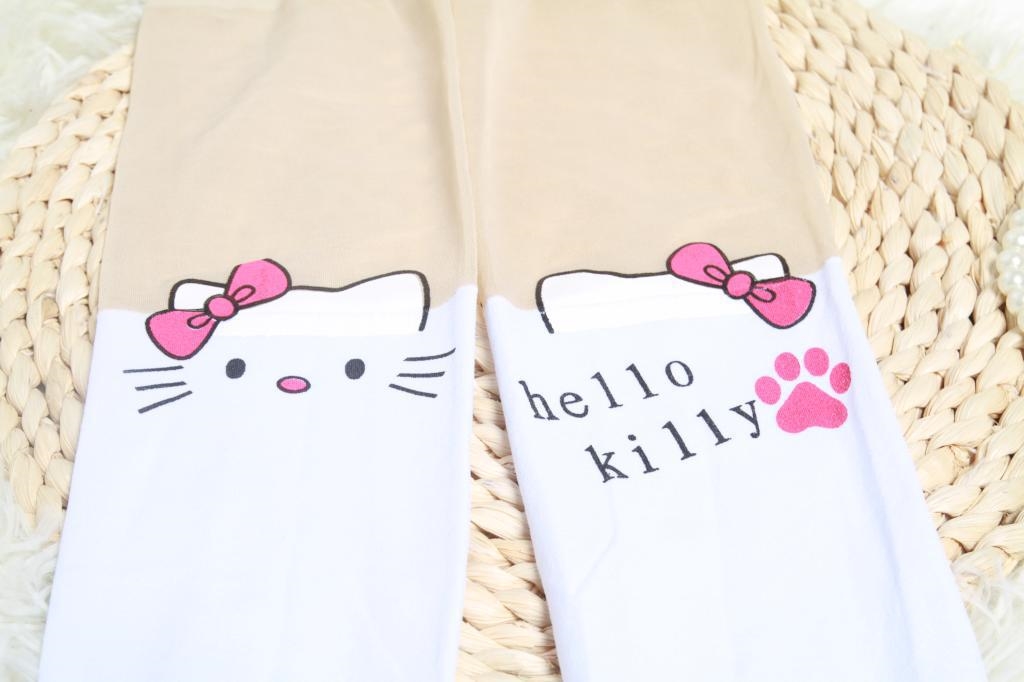 ถุงน่องเด็กสีขาว เป็นแบบถุงน่องสีเนื้อแต่งลายคิตตี้ ยืดหยุ่นนุ่มนวล ตกแต่งน่ารัก