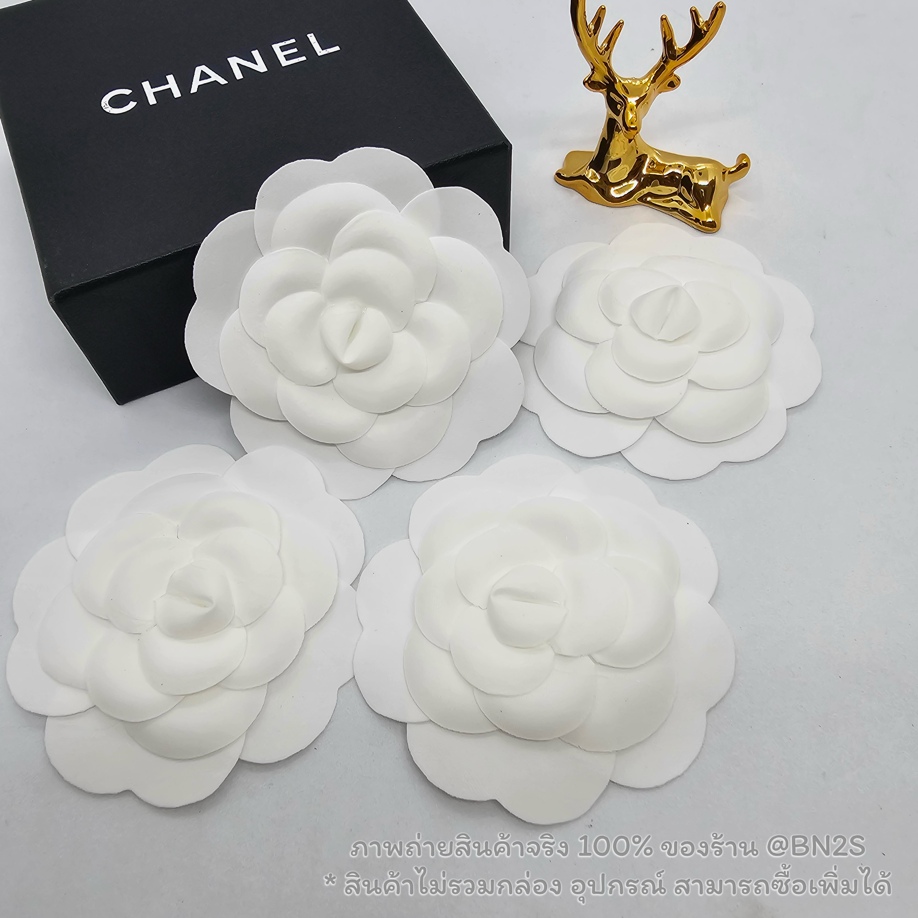 ดอกคามิเลีย ติดกล่อง Chanel สีขาว Camillie Flower