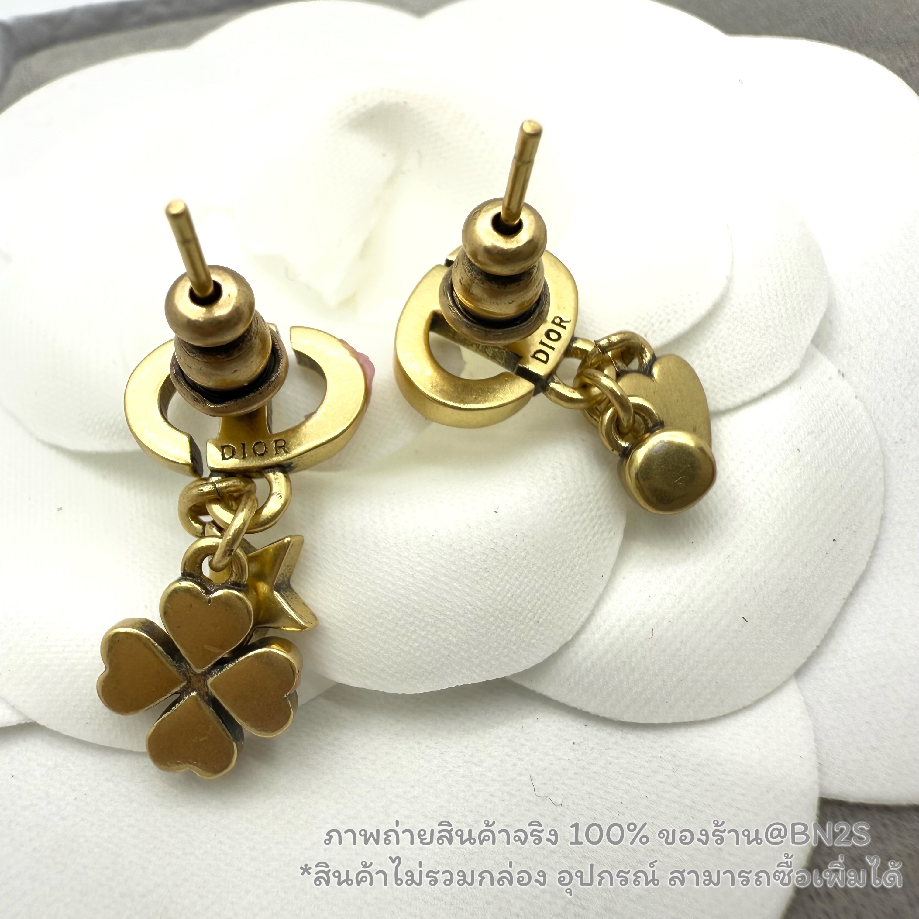 (ORI) CD LUCKY CHARMS EARRINGS ❤️ ต่างหูรูปหัวใจ อะไหล่สีทองวินเทจ จี้สตั๊ด CD พร้อมชาร์มตุ้งติ้ง งาน 1:1 สวยน่ารัก มีถุงกระดาษ ซองซิปล็อค
