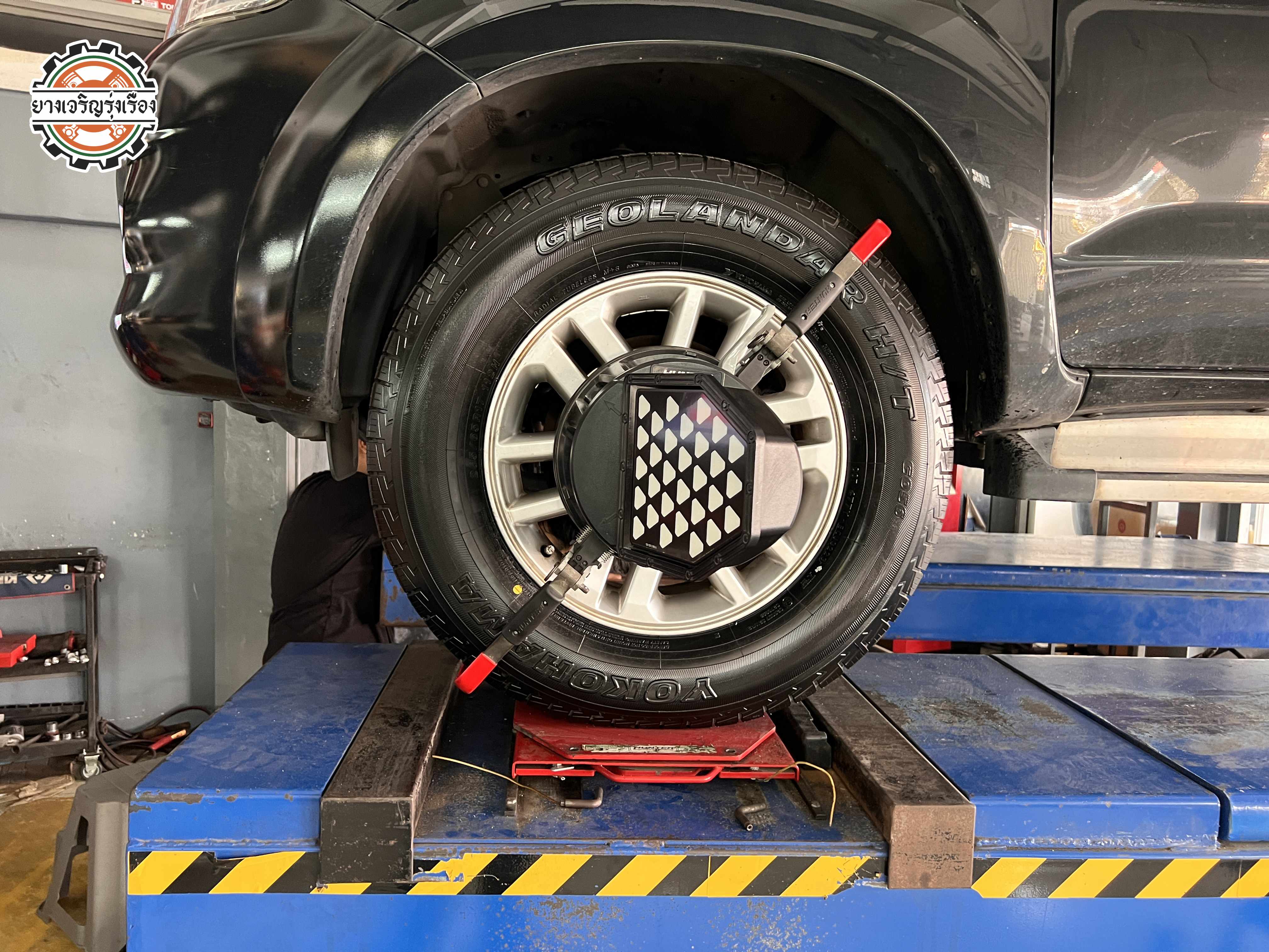 TOYOTA FORTUNER ถอดยางไทย ราคาถูกออกเปลี่ยนยางใหม่ ใช้ยางพรีเมี่ยม [+] YOKOHAMA GEOLANDAR G056 265/65R17 [+] พร้อมบริการติดตั้ง + Set up ให้เหมาะกับยาง --------------------------------- โทร : 08-6544-5963 บุ๊ก และทีมงาน ยินดีต้อนรับครับ 𝙊𝙪𝙧 𝙎𝙚𝙧𝙫𝙞𝙘𝙚 บริการทางร้าน เรารับทำอะไรบ้าง 🔧 ติดตั้งยางแบบไร้รอย 100% 🔧 บริการสลับยาง ตามอายุ 🔧 มียางรถยนต์ทุกยี่ห้อให้เลือกซื้อ 🔧 เช็คช่วงล่าง แก้ปัญหาให้ตรงจุด 🔧 บริการล้างลิ้นปีกผีเสื้อ 🔧 บริการเช็คระยะรถยนต์ 🔧 เปลี่ยนถ่ายของเหลวทั้งระบบ 🔧 ตั้งศูนย์ด้วยเครื่อง HUNTER นำเข้าจาก USA #รถยนต์มีปัญหาไม่รู้ต้องแก้ตรงไหน ทางเรายินดี ตรวจหาปัญหาและหาวิธีแก้ บอกลูกค้าก่อนลงมือทำเสมอราคาเป็นธรรมไม่เอาเปรียบ สบายใจคุณลูกค้า ---------------------------------- ดูแลให้คำปรึกษาทุกปัญหาคาใจ ไม่ทิ้งลูกค้า มีบริการหลังการขาย 【ให้ผู้เชี่ยวชาญของเรา ดูแลรถคุณ】 ร้านยางเจริญรุ่งเรือง ยินดีต้อนรับครับ
