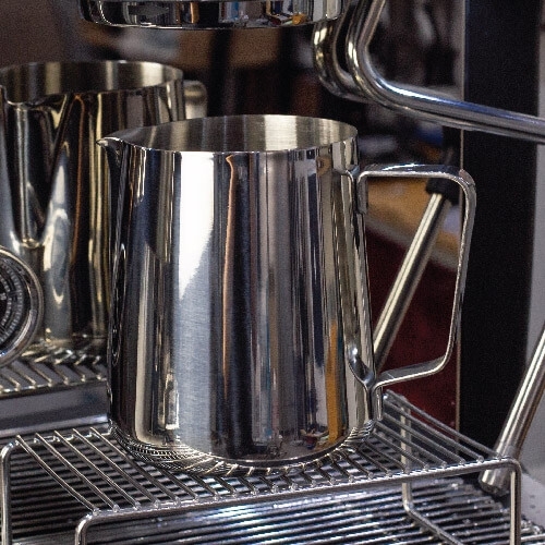 เหยือกตีฟองนม ฟิชเชอร์สตรีมนม ฟิชเชอร์ สแตนเลส เหยือก เทฟองนม pitcher ขนาด 600 cc บรรจุ (1 ชิ้น)