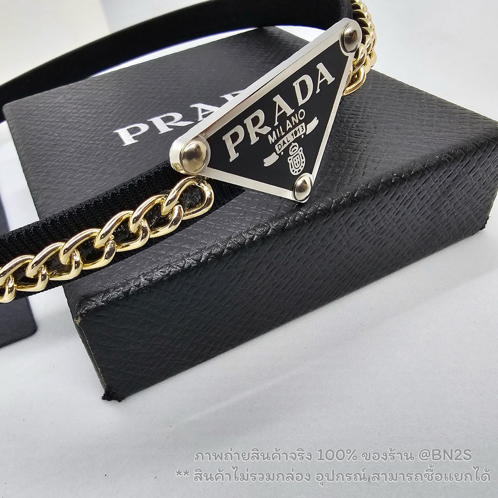 PRADA Symbole Headband ที่คาดผมปราด้า งานสวยโซ่เปีย ติดเพลทโลโก้ อะไหล่สีเงิน งานสวย พร้อมส่งในไทย ไม่ต้องรอนาน