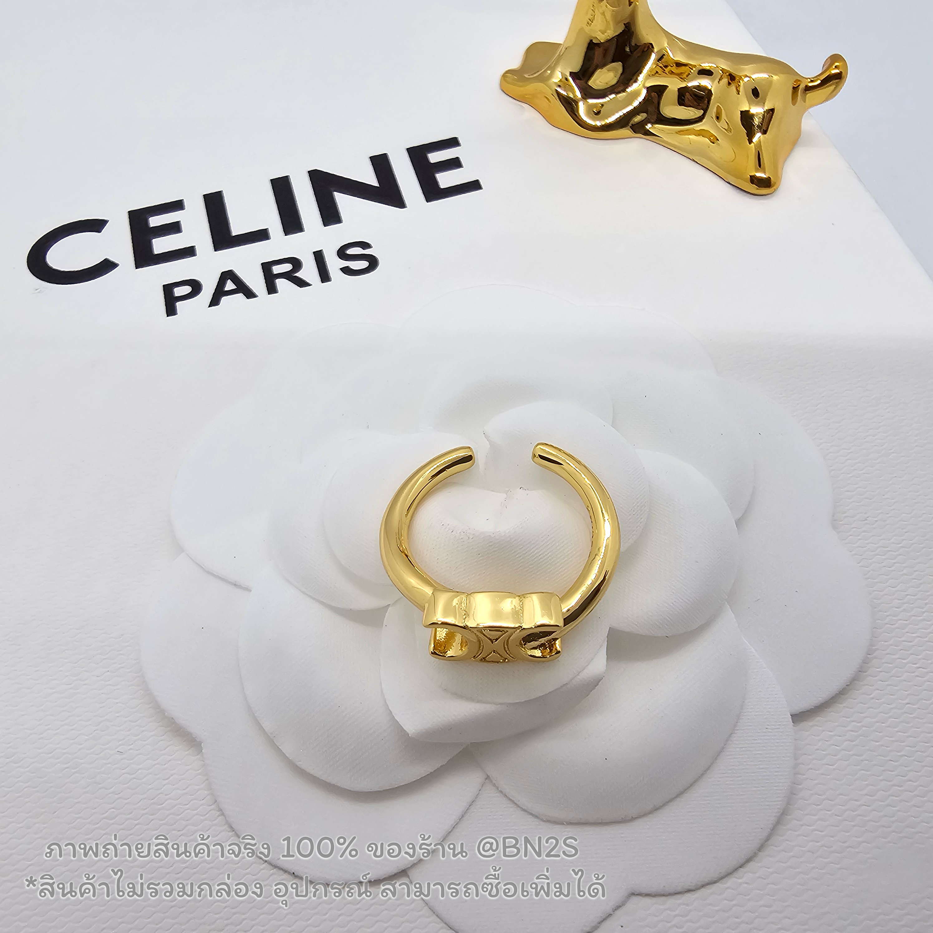 (ori) Celine Asymmetric Ring in Brass with Gold Finish แหวนซีลีน โลโก้ทรีออม อะไหล่สีทอง ตัวแหวนทำเป็นฟรีไซส์ ปรับระดับได้ ไม่รวมกล่อง มีถุงกระดาษ ซองซิปล็อค