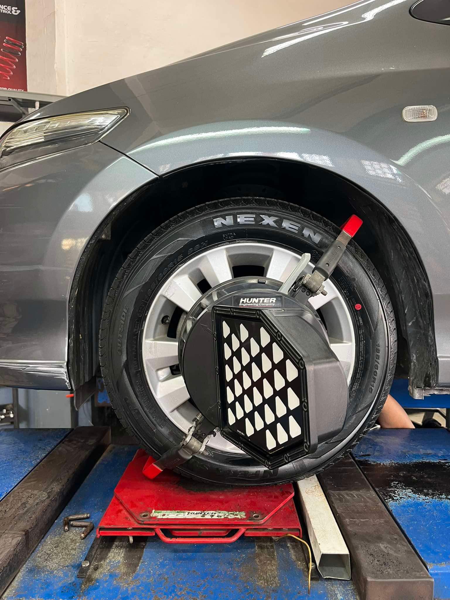 HONDA CITY เข้ารับบริการเปลี่ยนยางรถยนต์ [+] NEXEN SU4 185/60R15 #ถ่ายให้เป๊ะแชร์ให้ปังกับยางNexen #เส้นต่อไปใช้เน็กเซ็น #nexentirethailand #nexentire #ยางรถยนต์ *เฉาพาะ NEXEN Pirelli ประกันยาง 1 ปี หรือ 25,000 กม. บาด บวม เบียด แตก ระเบิด เปลี่ยนเส้นใหม่ ครับ *เพื่อความรวดเร็วนัดหมายก่อนเข้ารับบริการครับ 𝙊𝙪𝙧 𝙎𝙚𝙧𝙫𝙞𝙘𝙚 บริการทางร้านเรารับทำอะไรบ้าง 👉มียางรถยนต์ทุกยี่ห้อให้เลือกซื้อ 👉โช้คอัพ สปริง 👉เช็คช่วงล่าง แก้ปัญหาให้ตรงจุด 👉ติดตั้งยางแบบไร้รอย 100% 👉บริการสลับยาง ตามอายุ 👉บริการล้างลิ้นปีกผีเสื้อ 👉บริการเช็คระยะรถยนต์ 👉เปลี่ยนถ่ายของเหลวทั้งระบบ 👉ตั้งศูนย์ด้วยเครื่อง HUNTER นำเข้าจาก USA สอบถามข้อมูลเพิ่มเติม หรือนัดหมายเข้ารับบริการ ☎️ : 08-6569-1915 ☎️ : 08-6544-5963 Line id : @88rw Facebook : https://www.facebook.com/88rwtire Location : https://goo.gl/maps/HrNUAZXPN94KvxZ98? #รถยนต์มีปัญหาไม่รู้ต้องแก้ตรงไหน ทางเรายินดี ตรวจหาปัญหาและหาวิธีแก้ บอกลูกค้าก่อนลงมือทำเสมอราคาเป็นธรรม #nexentires