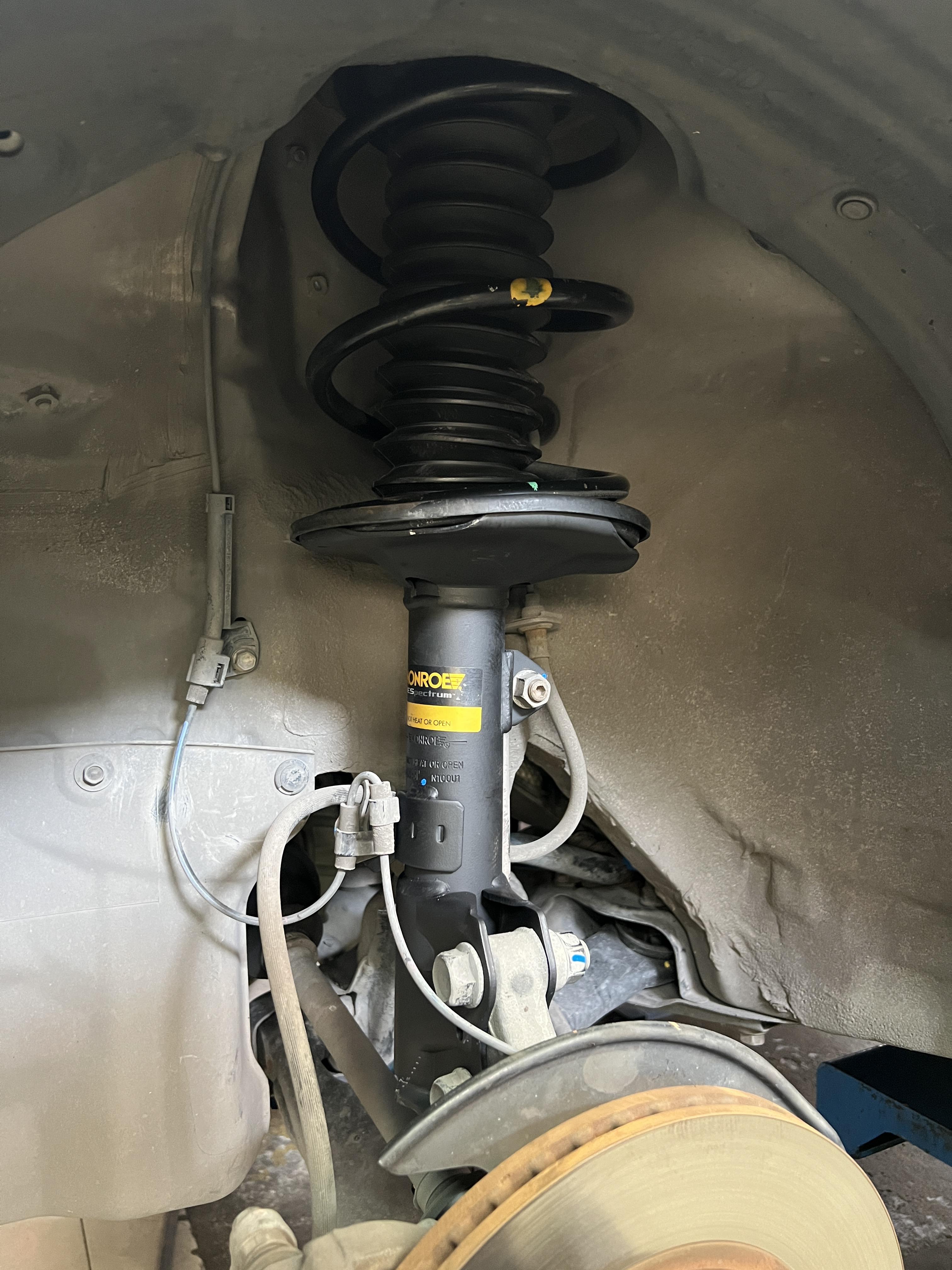 TOYOTA ALTIS เปลี่ยนโช้คอัพ [+] Monroe oe spectrum Location : https://goo.gl/maps/HrNUAZXPN94KvxZ98? รถยนต์มีปัญหาไม่รู้ต้องแก้ตรงไหน ทางเรายินดี ตรวจหาปัญหาและหาวิธีแก้ บอกลูกค้าก่อนลงมือทำเสมอด้วยราคาเป็นธรรม เวลาบริการ วันจันทร์-วันอาทิตย์ 09:00 น. - 17.30 น. #โช้คอัพ #ช่วงล่าง #โช๊ค #ยางรถยนต์