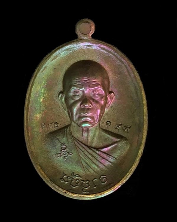 เหรียญหลวงพ่อคูณ ปริสุทโธ วัดบ้านไร่ รุ่นคูณสุคโต เหรียญอายุยืน พิมพ์ครึ่งองค์ (SS3) เนื้อนวะ องค์เงิน หลังแบบ หมายเล ๑๔๙