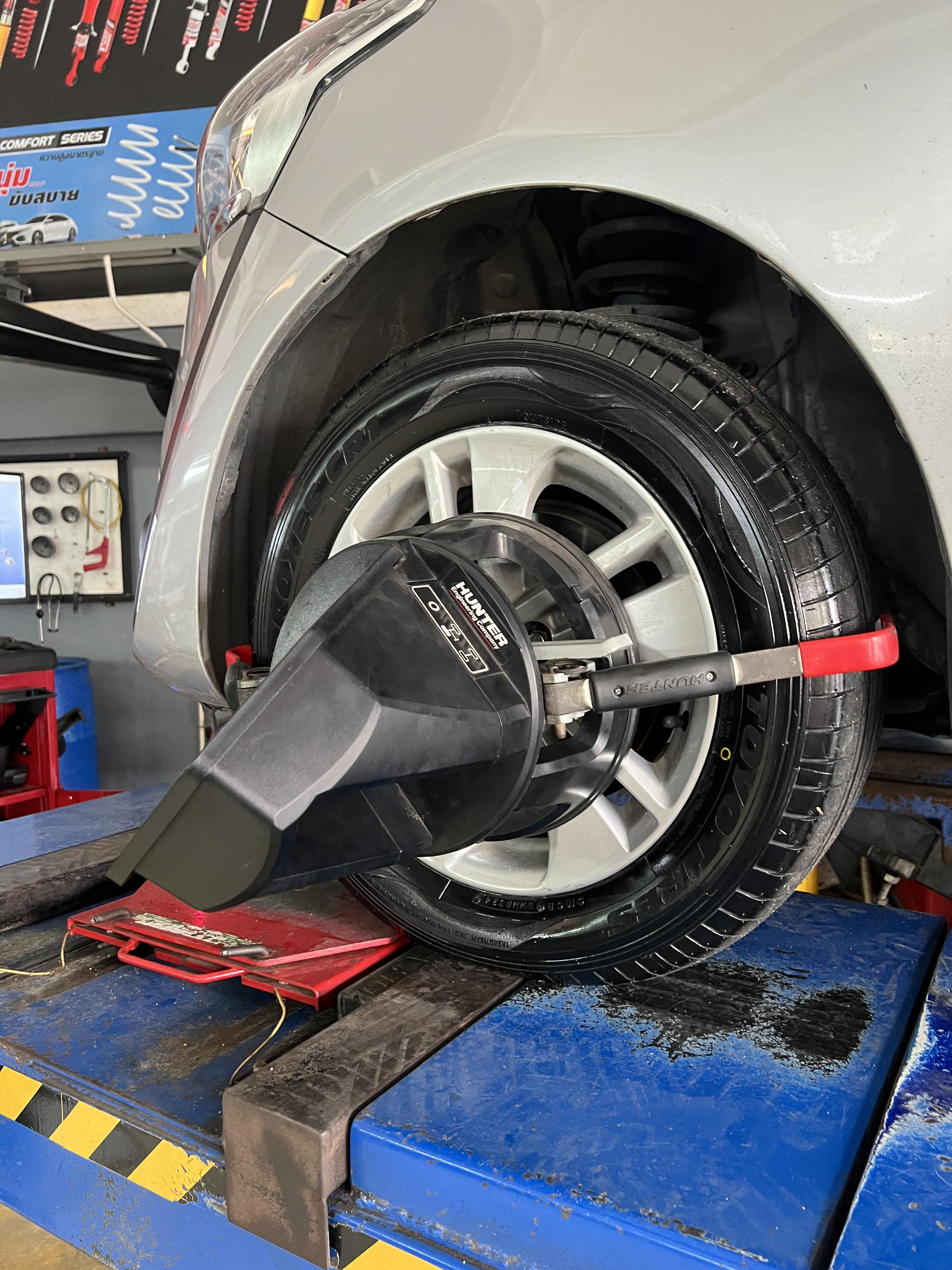 TOYOTA SIENTA เข้ารับบริการเปลี่ยนยางรถยนต์ เลือกใช้งานของดี [+] TOYO PROXES Cr1 195/60R15 *เพื่อความสะดวกในการรับบริการ นัดหมายเวลาก่อนเข้ารับบริการทุกครั้งครับ 𝙊𝙪𝙧 𝙎𝙚𝙧𝙫𝙞𝙘𝙚 บริการทางร้านเรารับทำอะไรบ้าง 🔧 มียางรถยนต์ทุกยี่ห้อให้เลือกซื้อ 🔧 โช้คอัพ สปริง 🔧 เช็คช่วงล่าง แก้ปัญหาให้ตรงจุด 🔧 ติดตั้งยางแบบไร้รอย 100% 🔧 บริการสลับยาง ตามอายุ 🔧 บริการล้างลิ้นปีกผีเสื้อ 🔧 บริการเช็คระยะรถยนต์ 🔧 เปลี่ยนถ่ายของเหลวทั้งระบบ 🔧 ตั้งศูนย์ด้วยเครื่อง HUNTER นำเข้าจาก USA สอบถามข้อมูลเพิ่มเติม หรือนัดหมายเข้ารับบริการ ☎️ : 08-6569-1915 ☎️ : 08-6544-5963 Line id : @88rw Tiktok : https://www.tiktok.com/@88rwycrr Youtube : https://youtube.com/@88rw Facebook : https://www.facebook.com/88rwtire Location : https://goo.gl/maps/HrN #รถยนต์มีปัญหาไม่รู้ต้องแก้ตรงไหน ทางเรายินดี ตรวจหาปัญหาและหาวิธีแก้ บอกลูกค้าก่อนลงมือทำเสมอราคาเป็นธรรมไม่เอาเปรียบ สบายใจคุณลูกค้า ร้านยางเจริญรุ่งเรือง ยินดีต้อนรับครับ UAZXPN94KvxZ98?coh=178573&entry=tt