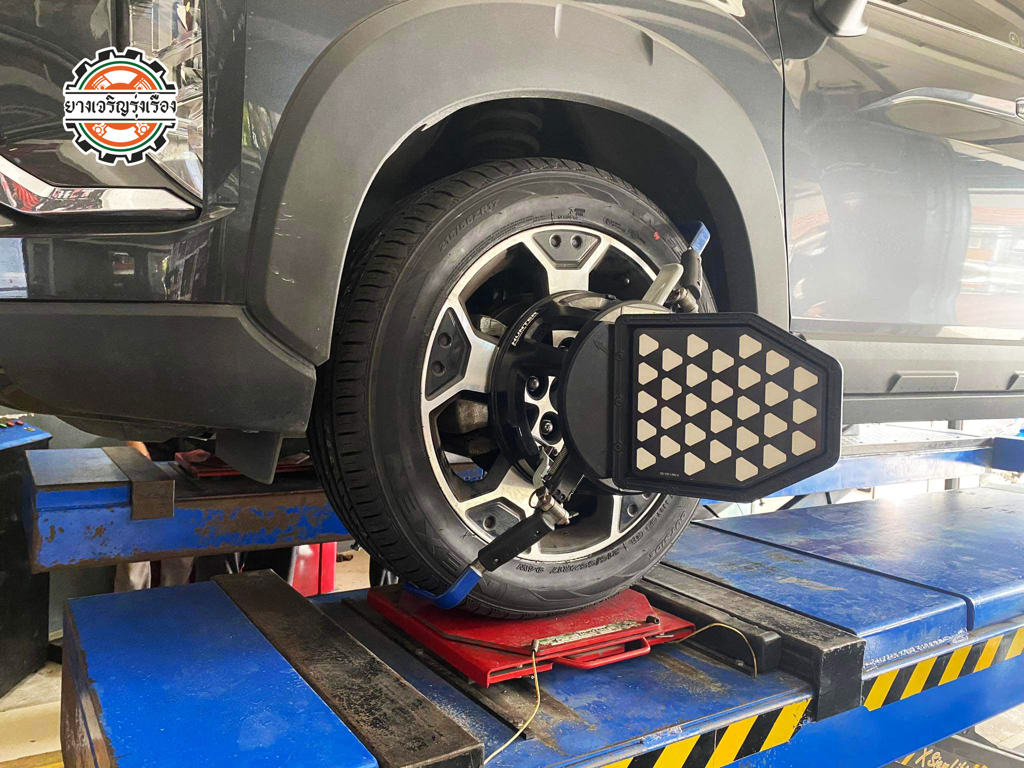 MITSUBISHI XPANDER CROSS เข้ารับบริการเปลี่ยนยางรถยนต์เน้นการใช้งานประจำวัน ราคาสบายกระเป๋า ☄️NEXEN TIRE N'FERA SU4 ขนาด 215/55R17 𝙊𝙪𝙧 𝙎𝙚𝙧𝙫𝙞𝙘𝙚 บริการทางร้าน เรารับทำอะไรบ้าง 🔧 ติดตั้งยางแบบไร้รอย 100% 🔧 บริการสลับยาง ตามอายุ 🔧 มียางรถยนต์ทุกยี่ห้อให้เลือกซื้อ 🔧 เช็คช่วงล่าง แก้ปัญหาให้ตรงจุด 🔧 บริการล้างลิ้นปีกผีเสื้อ 🔧 บริการเช็คระยะรถยนต์ 🔧 เปลี่ยนถ่ายของเหลวทั้งระบบ 🔧 ตั้งศูนย์ด้วยเครื่อง HUNTER นำเข้าจาก USA สอบถามข้อมูลเพิ่มเติม หรือนัดหมายเข้ารับบริการ Tel : 08-6569-1915 Tel : 08-6544-5963 Line id : @88rw Tiktok : https://www.tiktok.com/@88rwycrr Youtube : https://youtube.com/@88rw Facebook : https://www.facebook.com/88rwtire Location : https://goo.gl/maps/HrNUAZXPN94KvxZ98?coh=178573&entry=tt #รถยนต์มีปัญหาไม่รู้ต้องแก้ตรงไหน ทางเรายินดี ตรวจหาปัญหาและหาวิธีแก้ บอกลูกค้าก่อนลงมือทำเสมอราคาเป็นธรรมไม่เอาเปรียบ สบายใจคุณลูกค้า ---------------------------------- ดูแลให้คำปรึกษาทุกปัญหาคาใจ ไม่ทิ้งลูกค้า มีบริการหลังการขาย 【ให้ผู้เชี่ยวชาญของเรา ดูแลรถคุณ】 ร้านยางเจริญรุ่งเรือง ยินดีต้อนรับครับ ---------------------------------- #โช๊คอัพรถยนต์ #monroe #yss #kayaba #profender #ร้านยางเจริญรุ่งเรือง #นนทบุรี #งามวงศ์วาน #amsfix #บริการช่วงล่างรถยนต์ #ซ่อมบำรุงช่วงล่าง #เซทอัพโช๊คอัพรถยนต์