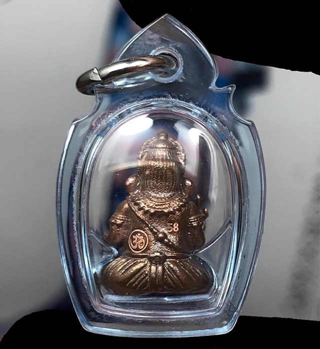 รูปหล่อพระพิฆเนศ รุ่นบันดาลทรัพย์ จัดสราปี ๒๕๖๒ วัดบรมวงศ์อิศรวรารามวรวิหาร ( พระอารามหลวง ) จ.พระนครศรีอยุธยา เนื้อนวโหละก้นทองคำ หมายเลข ๕๘ เลี่ยมกันน้ำอย่างสวย