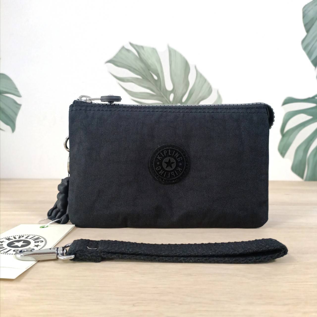 กระเป๋าคล้องมือ Kipling Creativity Large Pouch คิปลิ้ง