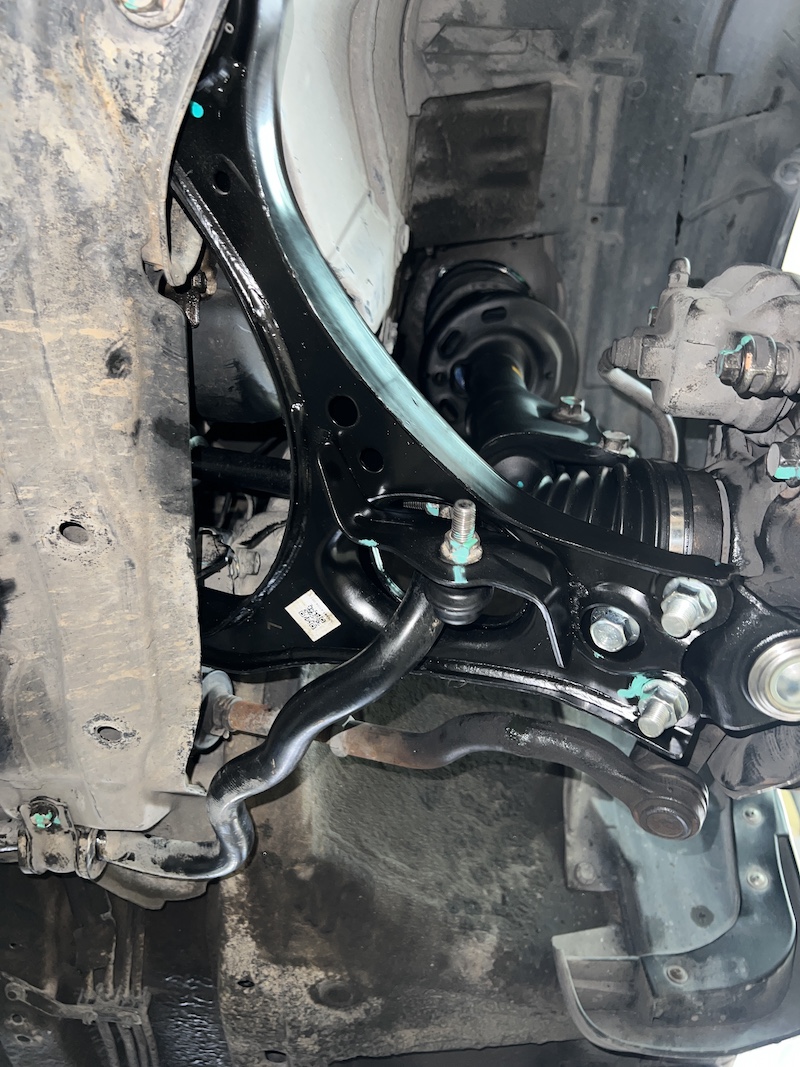 Honda Civic FD เข้ารับบริการซ่อมบำรุงช่วงล่าง โช้คอัพ Monroe OE Spectrum: คืนความ นุ่มนวล สบายสไตล์รถยุโรป ขับขี่มั่นใจกว่าเดิม ✅ ปีกนกล่างแท้: เปลี่ยนปีกนกล่างใหม่ เพื่อความแม่นยำในการควบคุมรถ ✅ ลูกหมากชุดใหญ่ (ตอง 5 ญี่ปุ่นแท้): เปลี่ยนยกชุดทั้ง ลูกหมากแร็ค, ลูกหมากคันชัก และลูกหมากกันโคลง เพื่อคืนความแม่นยำในการบังคับเลี้ยว และความทนทานขั้นสูงสุด สิ่งที่จะได้รับหลังจากติดตั้ง: ฟีลลิ่งนุ่มนวลและมั่นคง: ช่วงล่างซับแรงกระแทกได้ดีขึ้น เข้าโค้งนิ่ง ไม่โคลงเคลง พวงมาลัยแม่นยำ: หายขาดจากอาการหลวม, เสียงดัง และอาการสั่นสะท้านที่พวงมาลัย ความทนทานยาวนาน: มั่นใจในคุณภาพอะไหล่ระดับ OEM (Monroe/ปีกนกแท้) และมาตรฐานญี่ปุ่น (ตอง 5) จบครบในที่เดียว: ติดตั้ง Setup และตั้งศูนย์โดยทีมช่างผู้เชี่ยวชาญ เหมาะสำหรับใคร? เจ้าของ Civic FD ที่ต้องการฟื้นฟูช่วงล่างให้กลับมาสมบูรณ์แบบ 100% ผู้ที่ต้องการความปลอดภัยและความมั่นคงในการขับขี่ระยะยาว 👉 อย่าปล่อยให้อะไหล่เสื่อม! แวะมาตรวจเช็กกับผู้เชี่ยวชาญวันนี้ครับ 📌 สอบถามข้อมูลเพิ่มเติม หรือนัดหมายเข้ารับบริการ ☎️ : 08-6569-1915 ☎️ : 08-6544-5963 💬 Line id : @88rw 📍 Location : https://goo.gl/maps/HrNUAZXPN94KvxZ98 🌐 Facebook : https://www.facebook.com/88rwtire #Honda #Civic #CivicFD #Monroe #ลูกหมาก #555 #ช่วงล่าง #ยางเจริญรุ่งเรือง #นนทบุรี #งามวงศ์วาน #ช่วงล่างรถยนต์