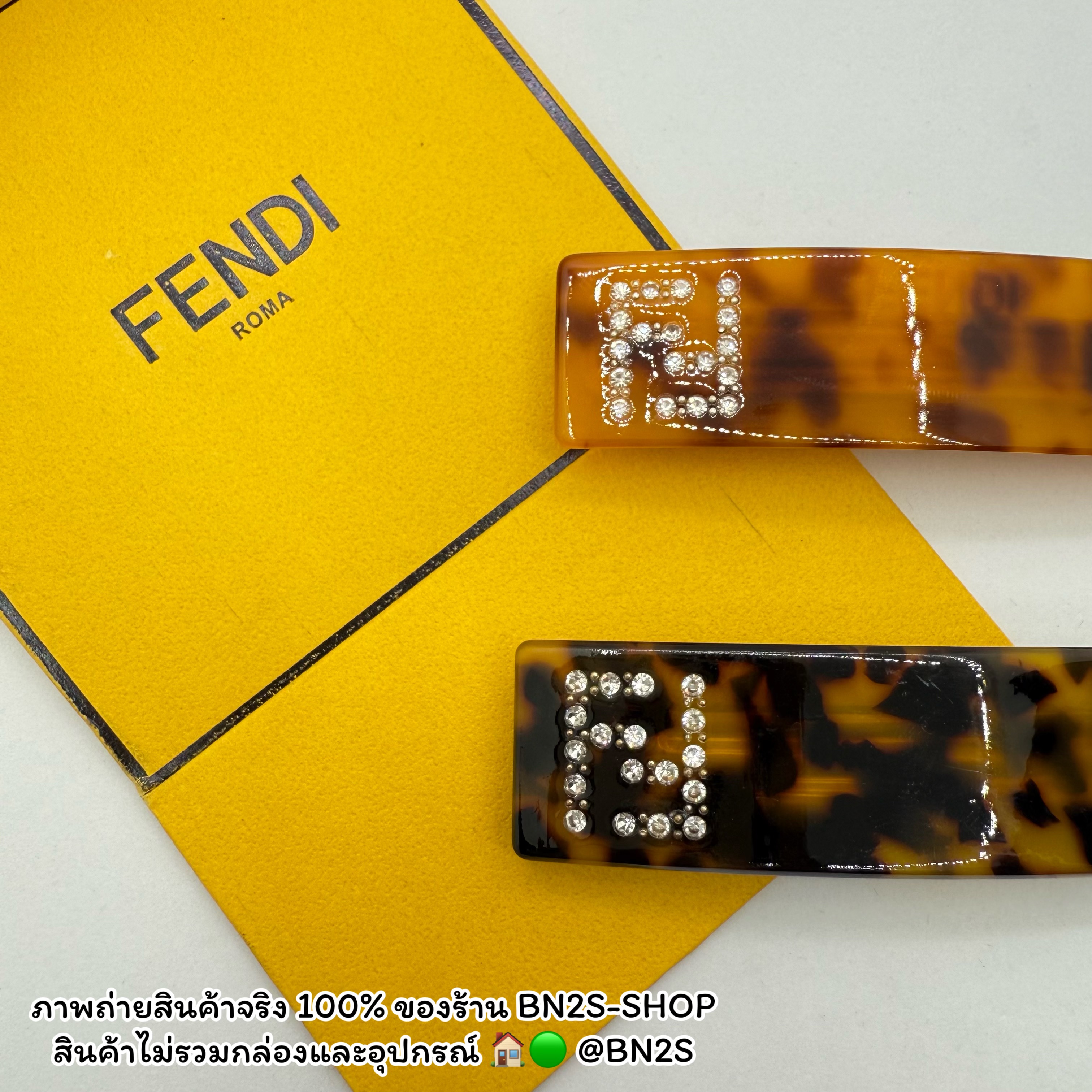 สีน้ำตาลอ่อน | Fendi กิ๊บหนีบผมอะคลิลิค แบบสปริง มีสองสี พร้อมส่งในไทย