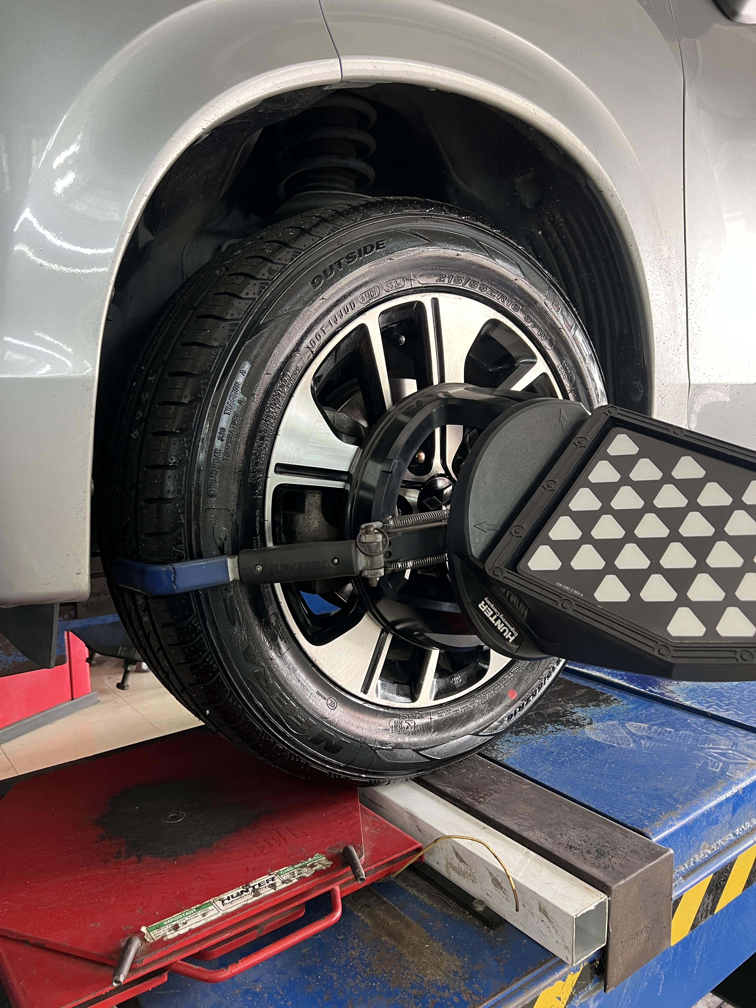MITSUBISHI XPANDER เปลี่ยนยางรถยนต์ใช้งานประจำวัน [+] NEXEN SU4 215/55R16 *เพื่อความรวดเร็วนัดหมายก่อนเข้ารับบริการครับ 𝙊𝙪𝙧 𝙎𝙚𝙧𝙫𝙞𝙘𝙚 บริการทางร้านเรารับทำอะไรบ้าง 🔧 มียางรถยนต์ทุกยี่ห้อให้เลือกซื้อ 🔧 โช้คอัพ สปริง 🔧 เช็คช่วงล่าง แก้ปัญหาให้ตรงจุด 🔧 ติดตั้งยางแบบไร้รอย 100% 🔧 บริการสลับยาง ตามอายุ 🔧 บริการล้างลิ้นปีกผีเสื้อ 🔧 บริการเช็คระยะรถยนต์ 🔧 เปลี่ยนถ่ายของเหลวทั้งระบบ 🔧 ตั้งศูนย์ด้วยเครื่อง HUNTER นำเข้าจาก USA สอบถามข้อมูลเพิ่มเติม หรือนัดหมายเข้ารับบริการ ☎️ : 08-6569-1915 ☎️ : 08-6544-5963 Line id : @88rw Tiktok : https://www.tiktok.com/@88rwycrr Youtube : https://youtube.com/@88rw Facebook : https://www.facebook.com/88rwtire Location : https://goo.gl/maps/HrNUAZXPN94KvxZ98? #รถยนต์มีปัญหาไม่รู้ต้องแก้ตรงไหน ทางเรายินดี ตรวจหาปัญหาและหาวิธีแก้ บอกลูกค้าก่อนลงมือทำเสมอราคาเป็นธรรม