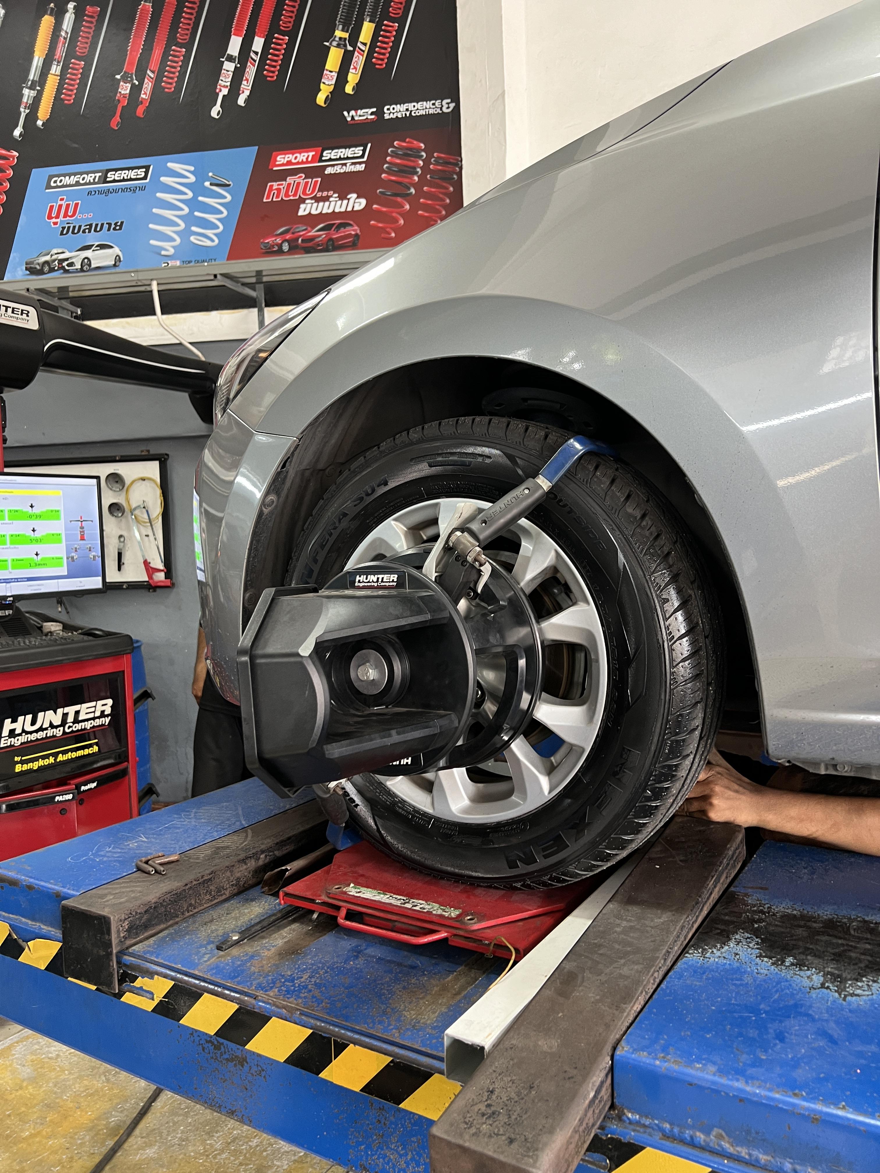 MAZDA 2 SKYACTIVE เปลี่ยนยางรถยนต์ ใช้งาน ประจำวัน [+] MAZDA 2 skayctive 185/65R15 *เฉาพาะ NEXEN Pirelli ประกันยาง 1 ปี หรือ 25,000 กม. บาด บวม เบียด แตก ระเบิด เปลี่ยนเส้นใหม่ ครับ *นัดหมายก่อนเข้ารับบริการ เพื่อความรวดเร็วครับ 𝙊𝙪𝙧 𝙎𝙚𝙧𝙫𝙞𝙘𝙚 บริการทางร้านเรารับทำอะไรบ้าง 🔧 มียางรถยนต์ทุกยี่ห้อให้เลือกซื้อ 🔧 โช้คอัพ สปริง 🔧 เช็คช่วงล่าง แก้ปัญหาให้ตรงจุด 🔧 ติดตั้งยางแบบไร้รอย 100% 🔧 บริการสลับยาง ตามอายุ 🔧 บริการล้างลิ้นปีกผีเสื้อ 🔧 บริการเช็คระยะรถยนต์ 🔧 เปลี่ยนถ่ายของเหลวทั้งระบบ 🔧 ตั้งศูนย์ด้วยเครื่อง HUNTER นำเข้าจาก USA สอบถามข้อมูลเพิ่มเติม หรือนัดหมายเข้ารับบริการ ☎️ : 08-6569-1915 ☎️ : 08-6544-5963 Line id : @88rw Tiktok : https://www.tiktok.com/@88rwycrr Youtube : https://youtube.com/@88rw Facebook : https://www.facebook.com/88rwtire Location : https://goo.gl/maps/HrNUAZXPN94KvxZ98? #รถยนต์มีปัญหาไม่รู้ต้องแก้ตรงไหน ทางเรายินดี ตรวจหาปัญหาและหาวิธีแก้ บอกลูกค้าก่อนลงมือทำเสมอราคาเป็นธรรมไม่