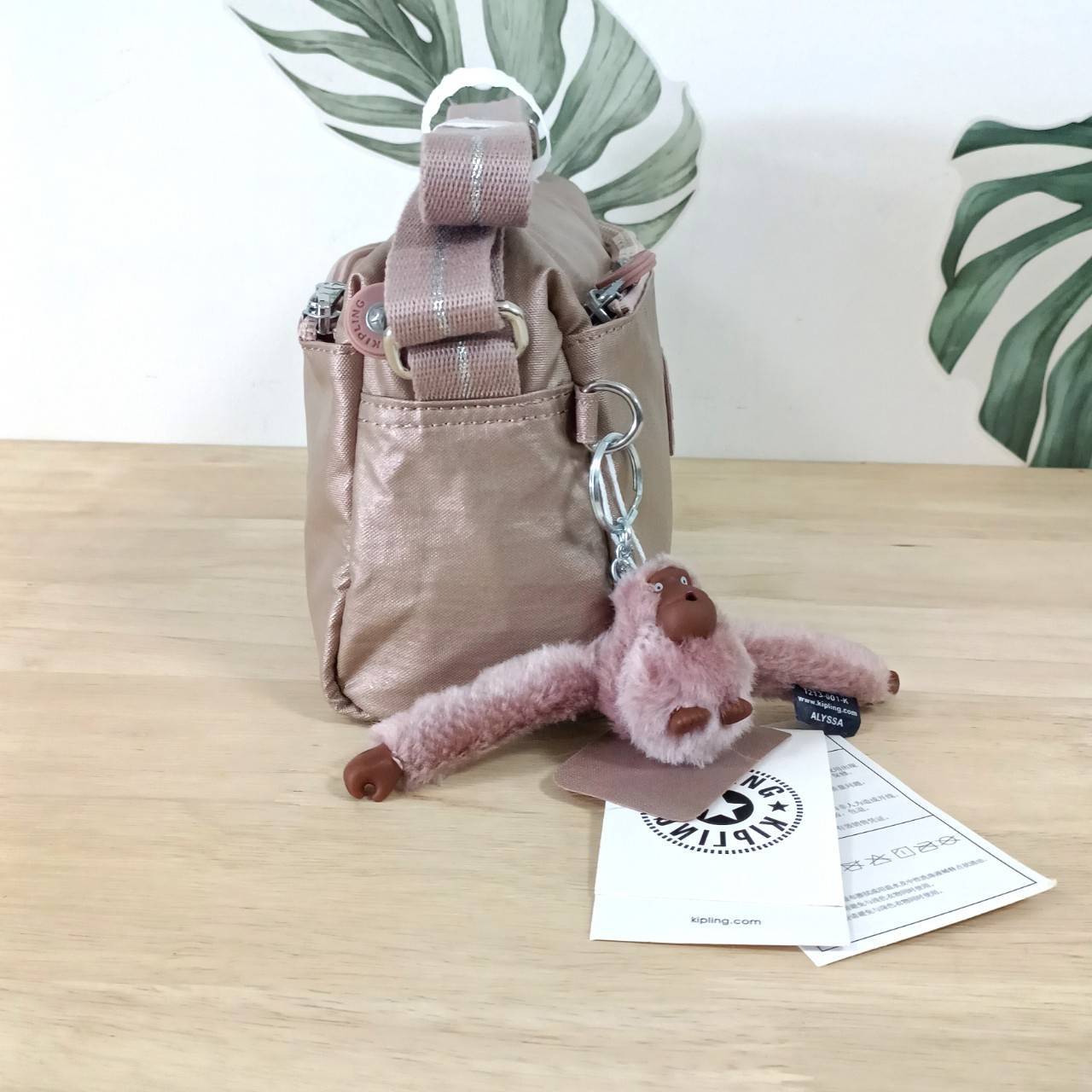 KIPLING คิปลิ้ง K16217 Seoul up sling bag คิปลิง กระเป๋าสะพายไหล่